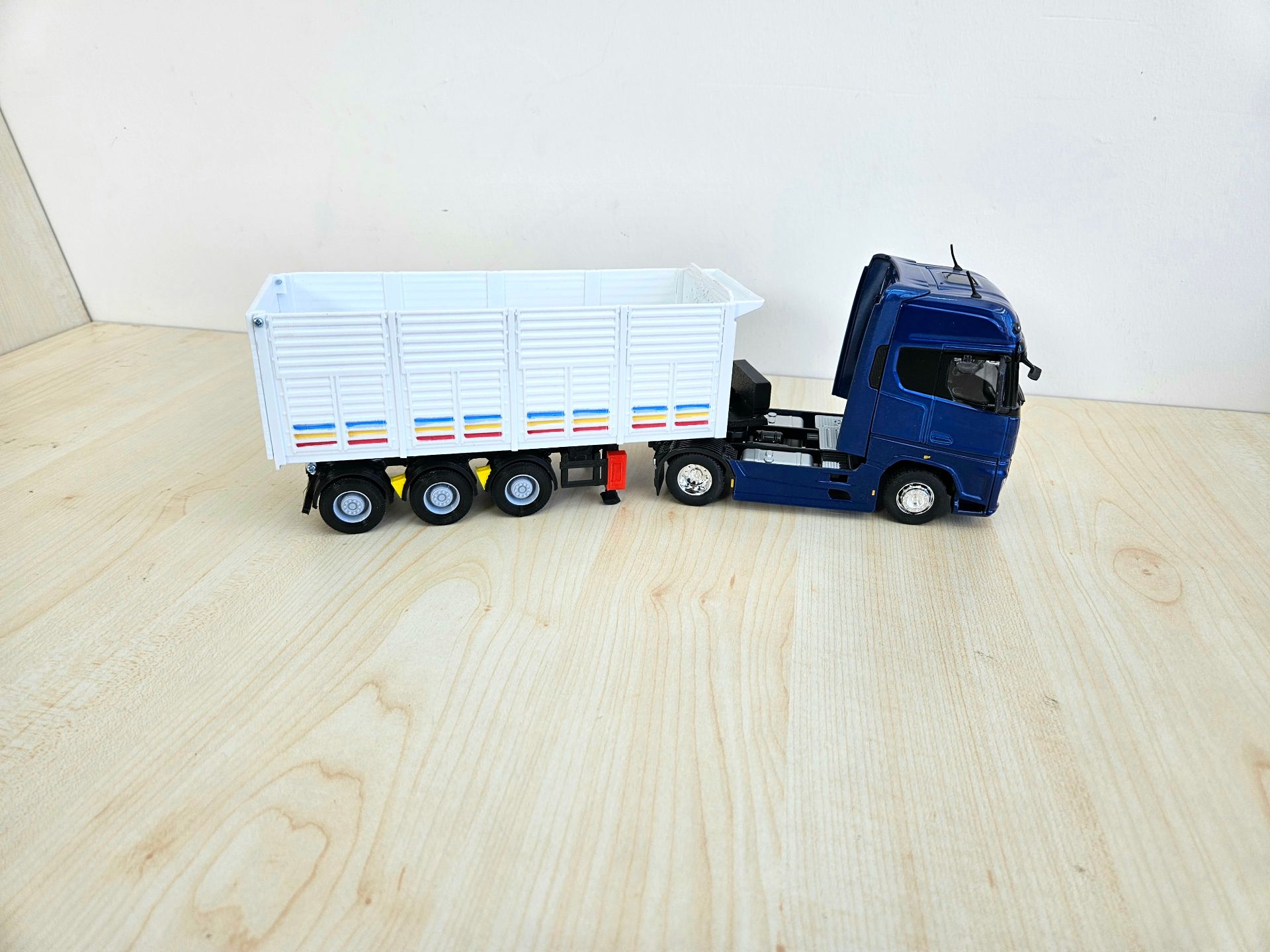 1/36 FORD F-MAX KAPAKLI DAMPER DORSELİ TIR MAKETİ