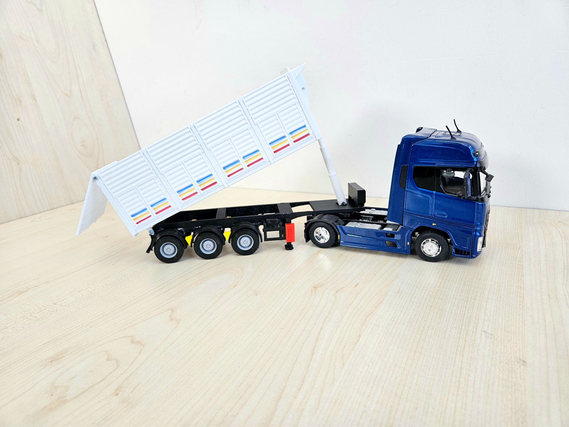 1/36 FORD F-MAX KAPAKLI DAMPER DORSELİ TIR MAKETİ