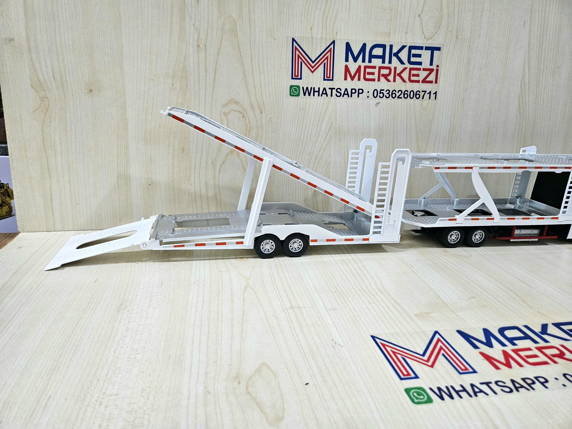 1/36 BEYAZ MERCEDES ACTROS 1851 OTOMOBİL TRANSPORTER MAKETİ