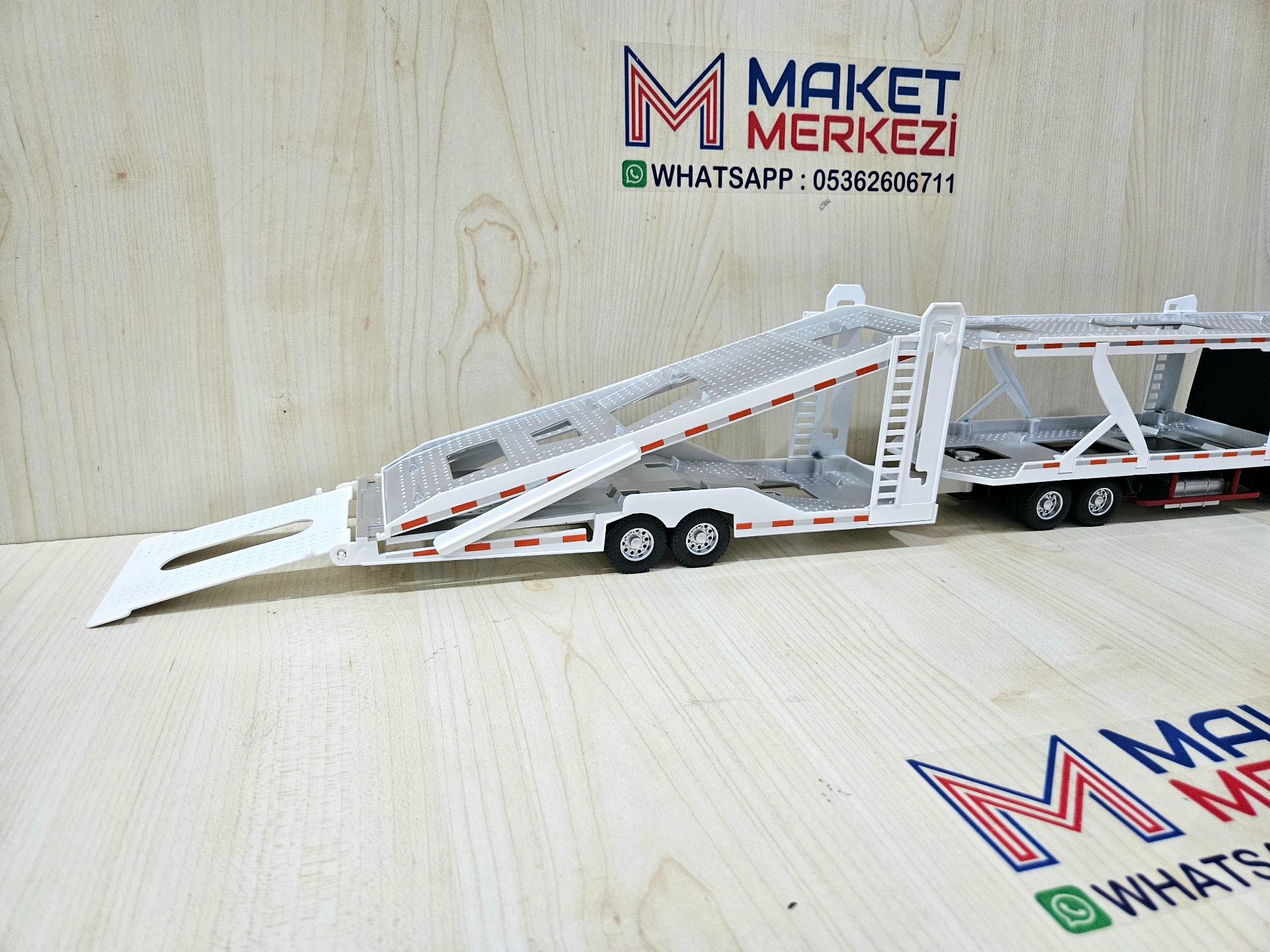 1/36 BEYAZ MERCEDES ACTROS 1851 OTOMOBİL TRANSPORTER MAKETİ