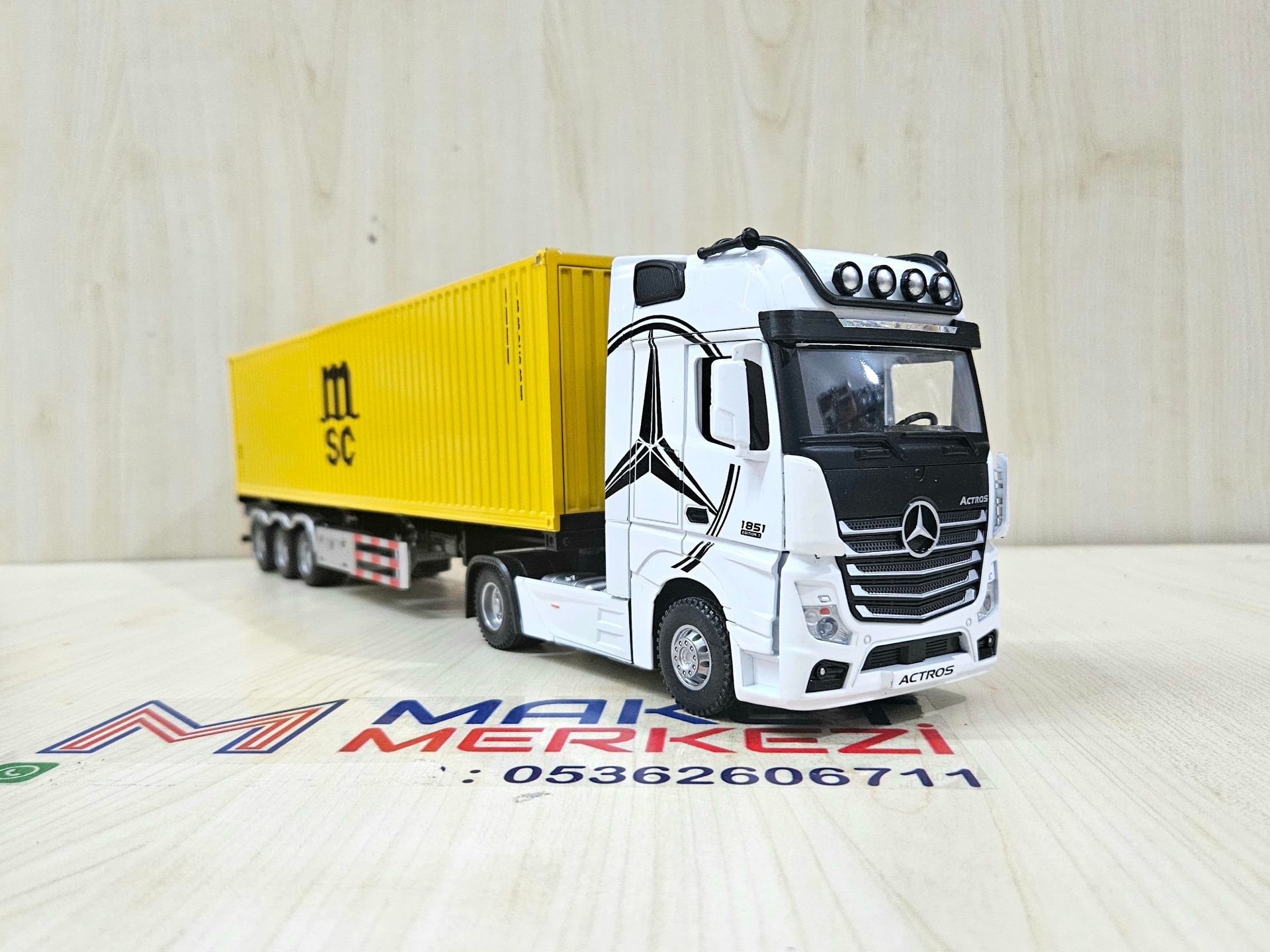 1/36 BEYAZ MERCEDES ACTROS 1851 MSC KONTEYNER DORSELİ TIR MAKETİ
