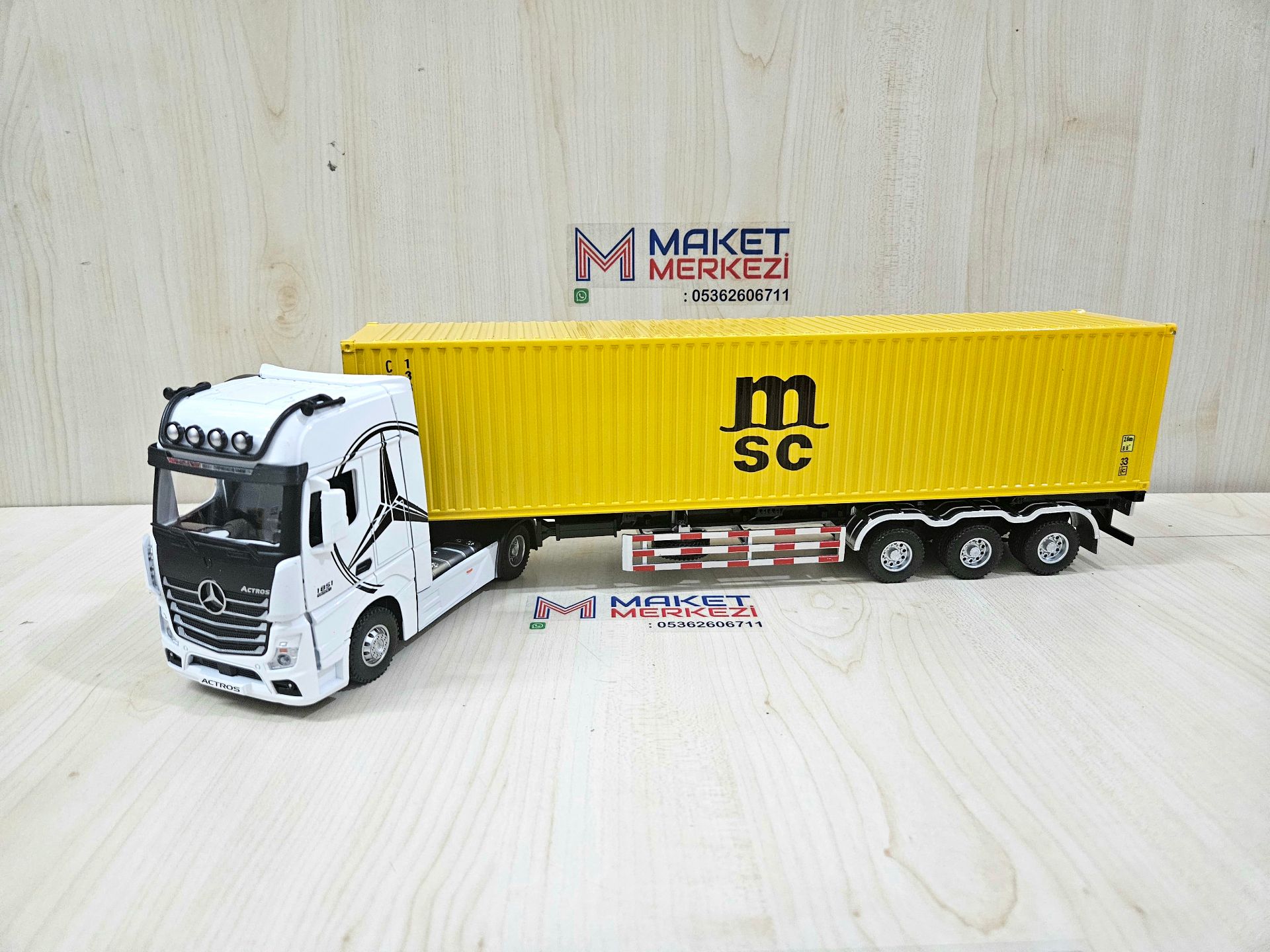 1/36 BEYAZ MERCEDES ACTROS 1851 MSC KONTEYNER DORSELİ TIR MAKETİ