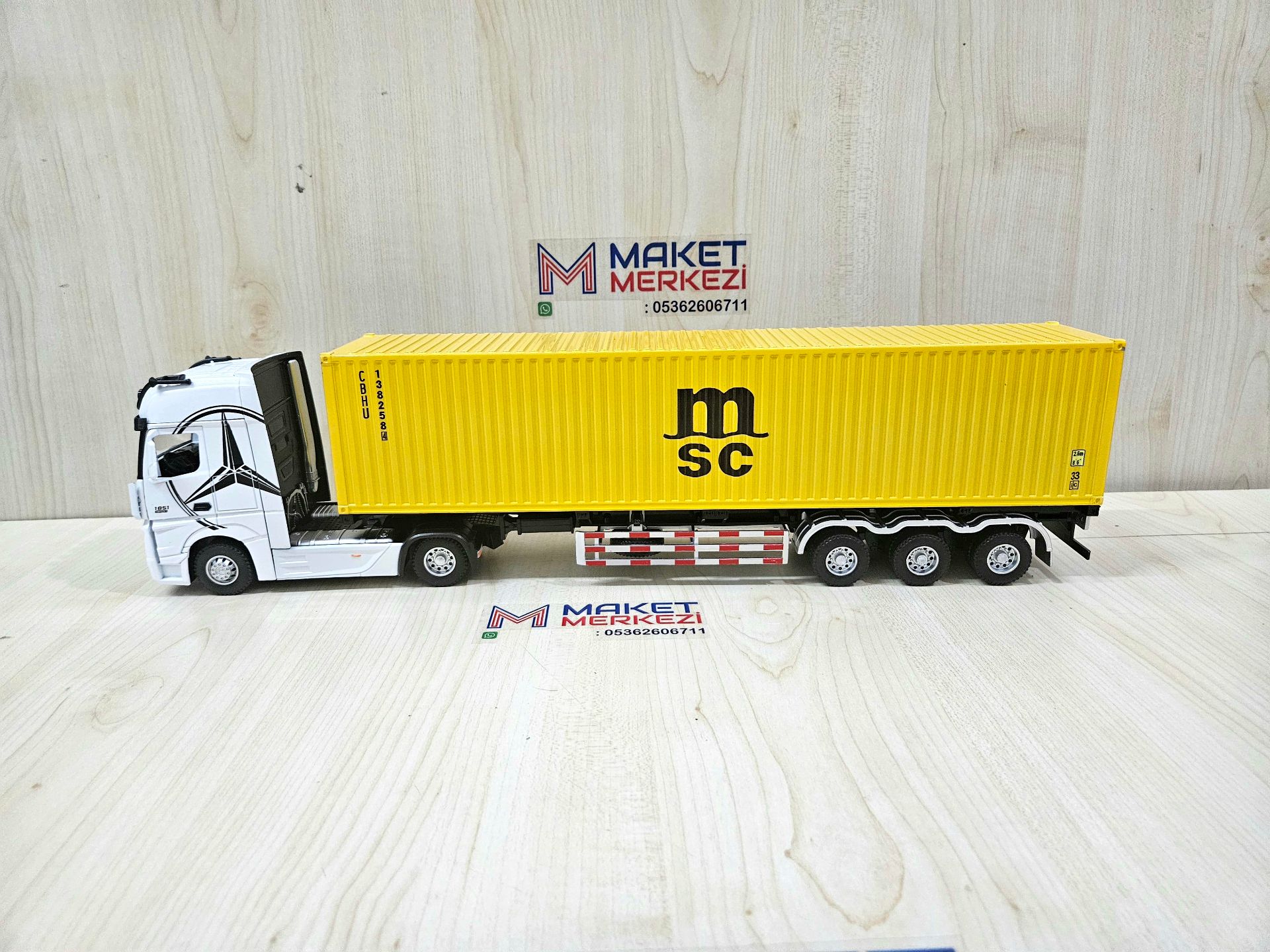 1/36 BEYAZ MERCEDES ACTROS 1851 MSC KONTEYNER DORSELİ TIR MAKETİ