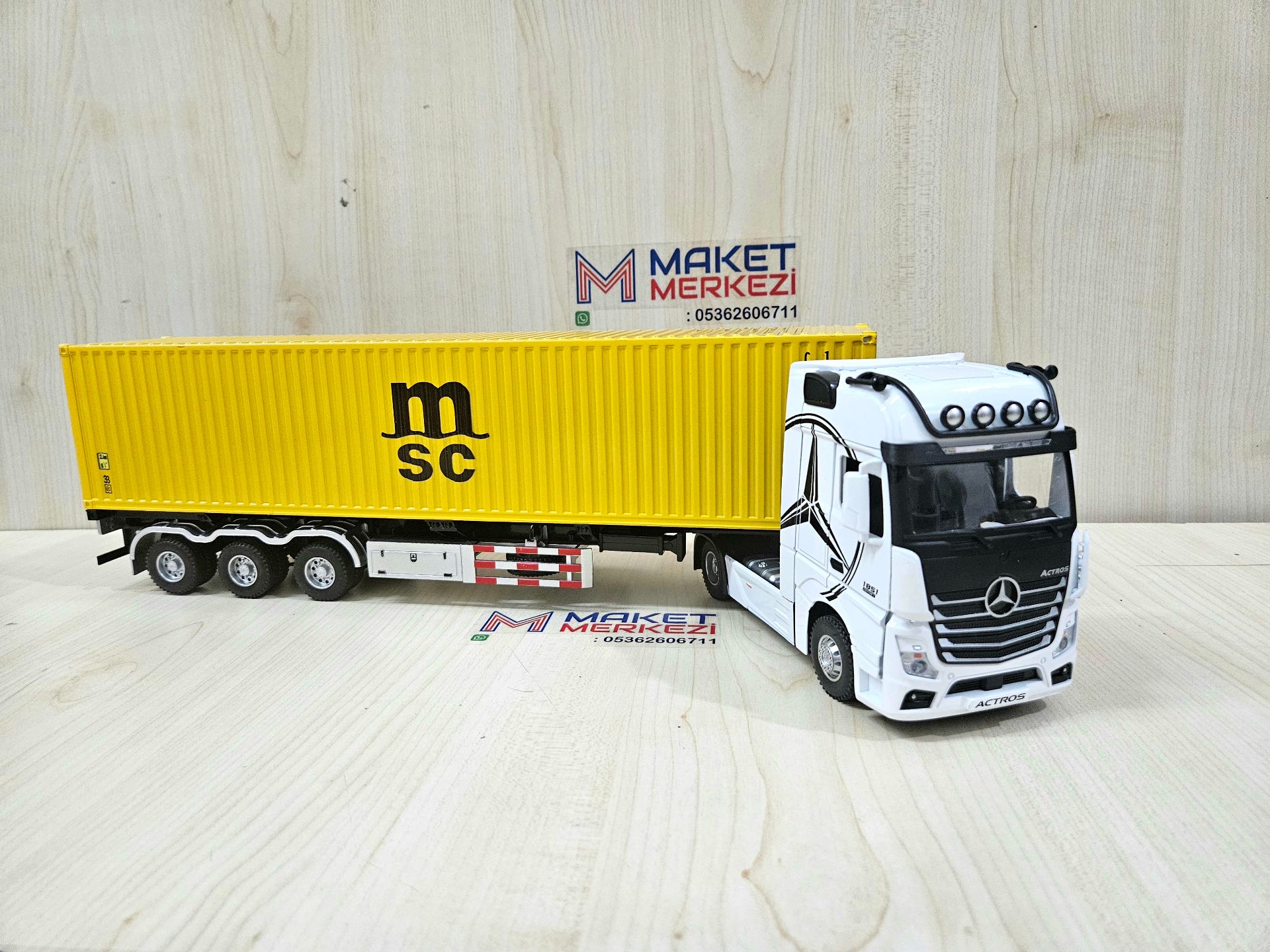 1/36 BEYAZ MERCEDES ACTROS 1851 MSC KONTEYNER DORSELİ TIR MAKETİ