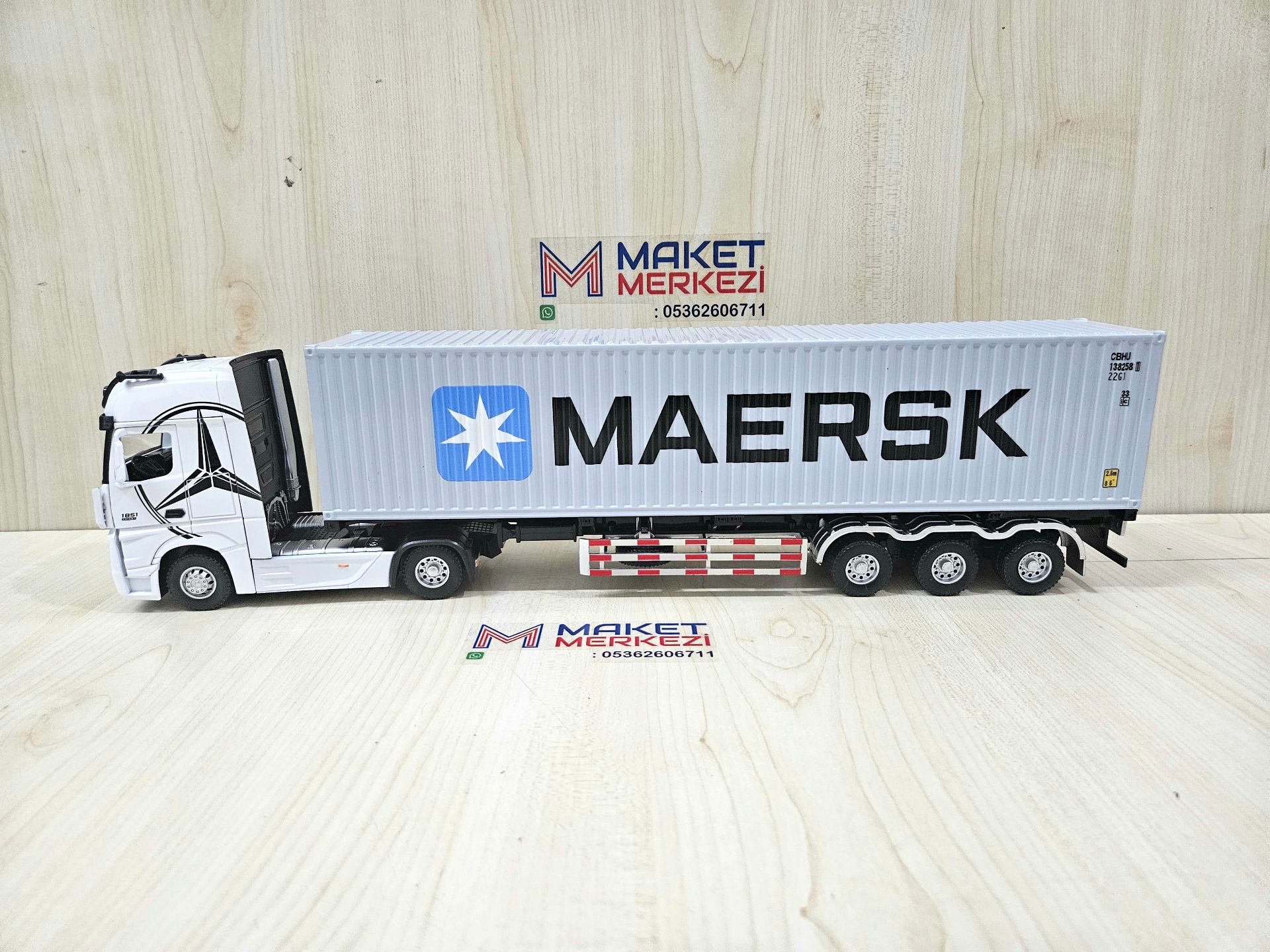 1/36 BEYAZ MERCEDES ACTROS 1851 MAERSK KONTEYNER DORSELİ TIR MAKETİ