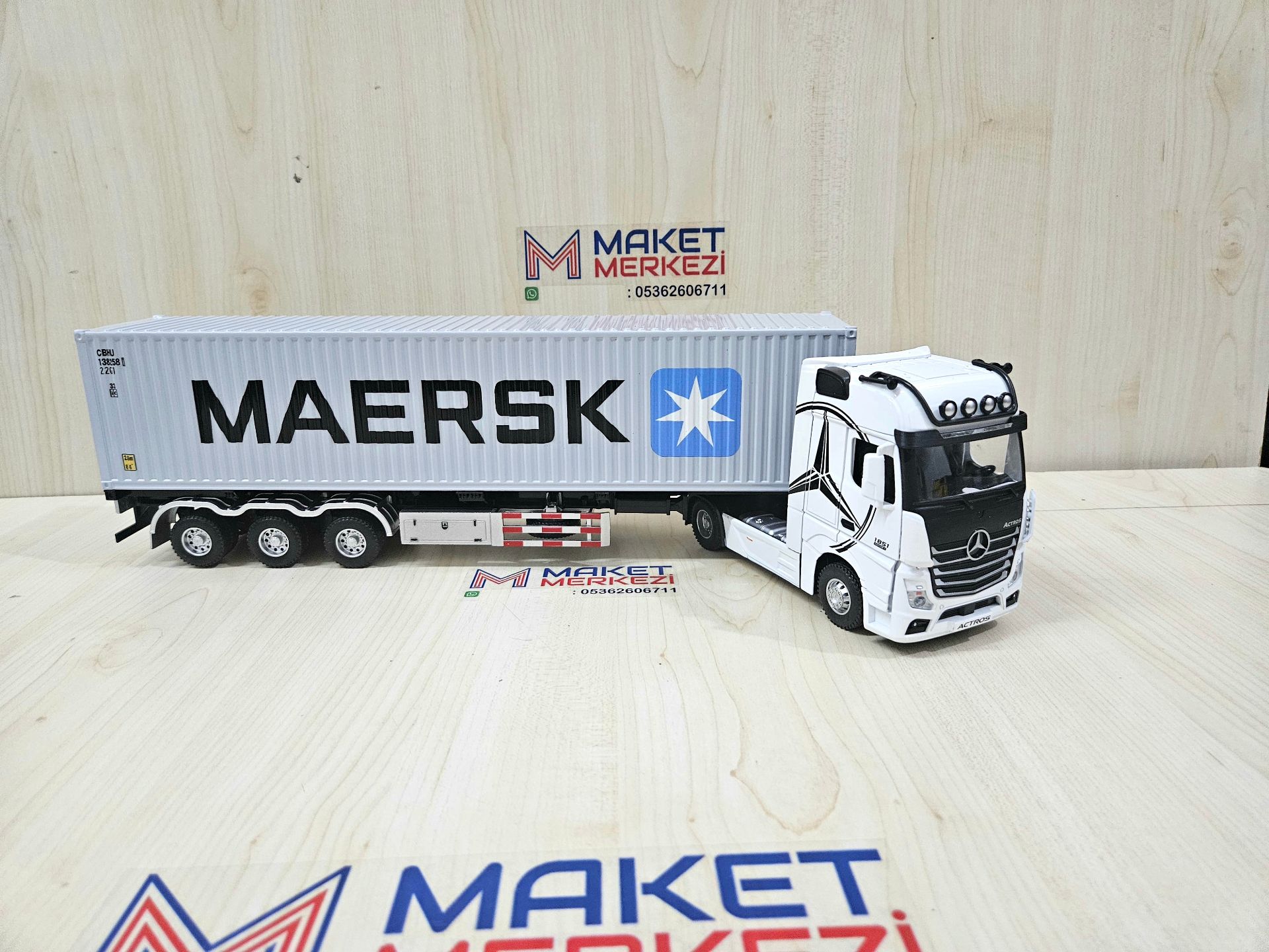 1/36 BEYAZ MERCEDES ACTROS 1851 MAERSK KONTEYNER DORSELİ TIR MAKETİ