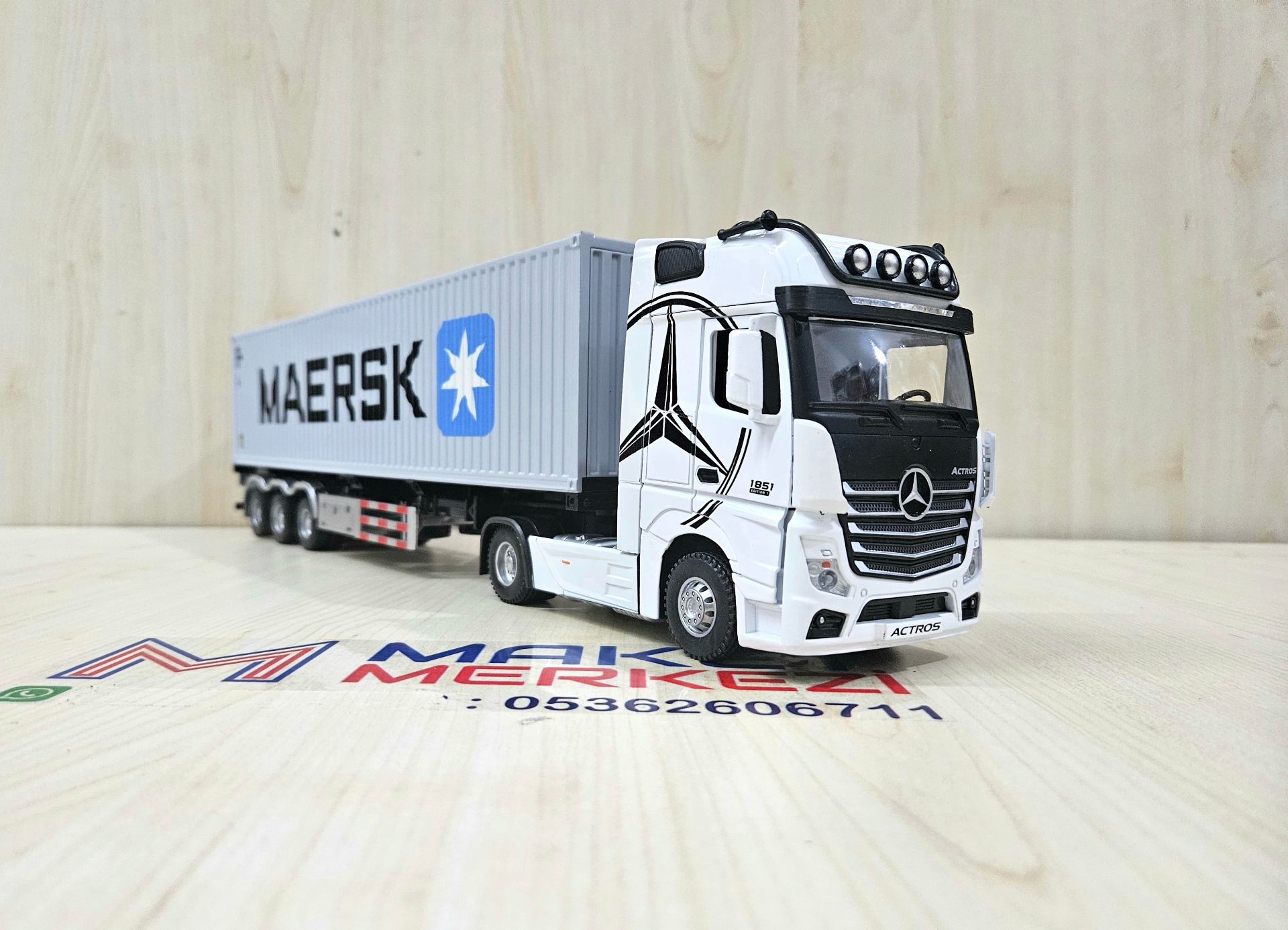1/36 BEYAZ MERCEDES ACTROS 1851 MAERSK KONTEYNER DORSELİ TIR MAKETİ