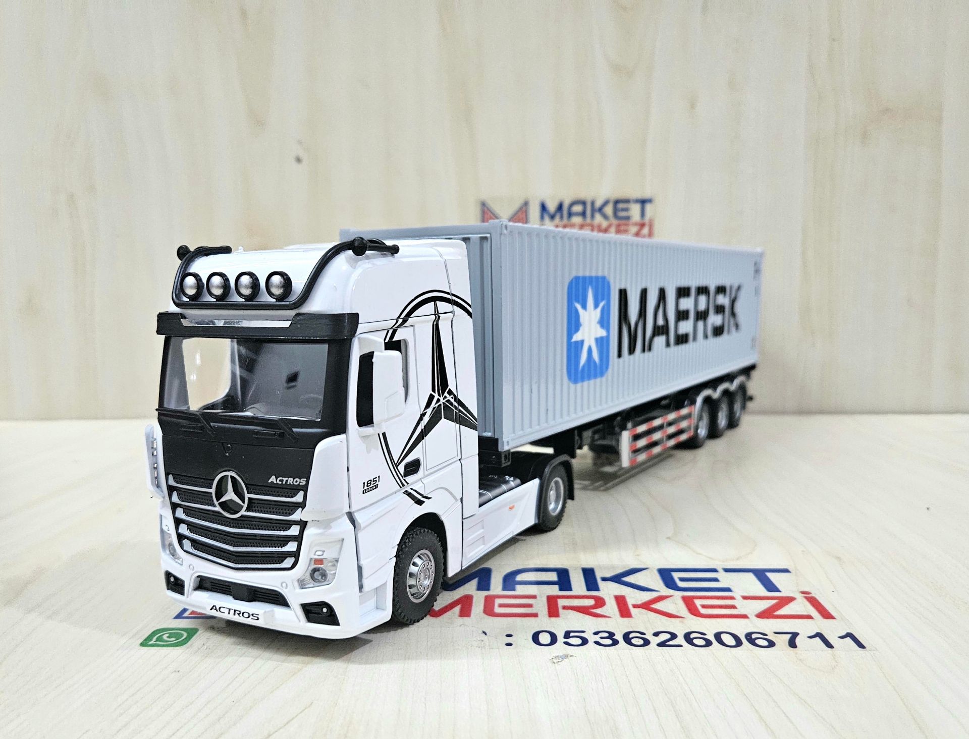 1/36 BEYAZ MERCEDES ACTROS 1851 MAERSK KONTEYNER DORSELİ TIR MAKETİ