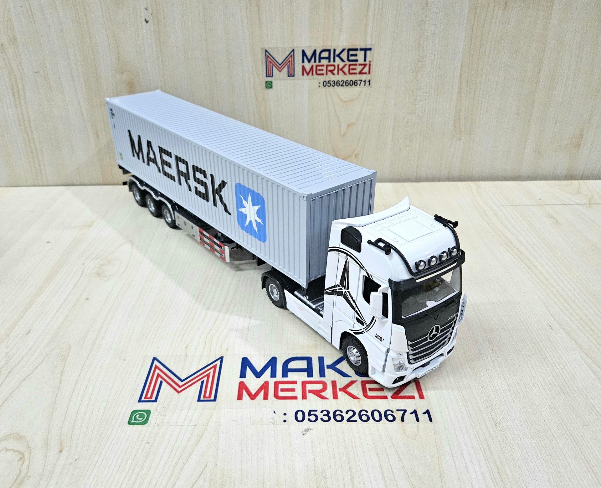 1/36 BEYAZ MERCEDES ACTROS 1851 MAERSK KONTEYNER DORSELİ TIR MAKETİ
