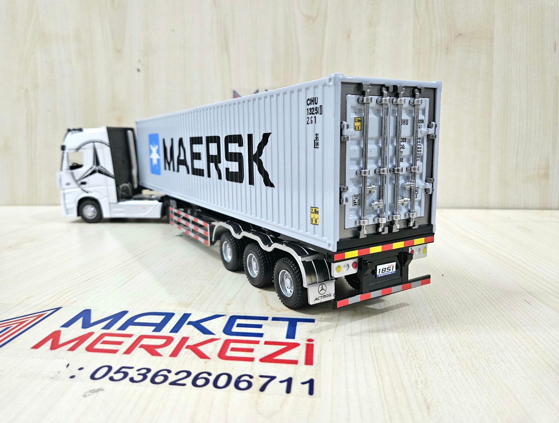1/36 BEYAZ MERCEDES ACTROS 1851 MAERSK KONTEYNER DORSELİ TIR MAKETİ