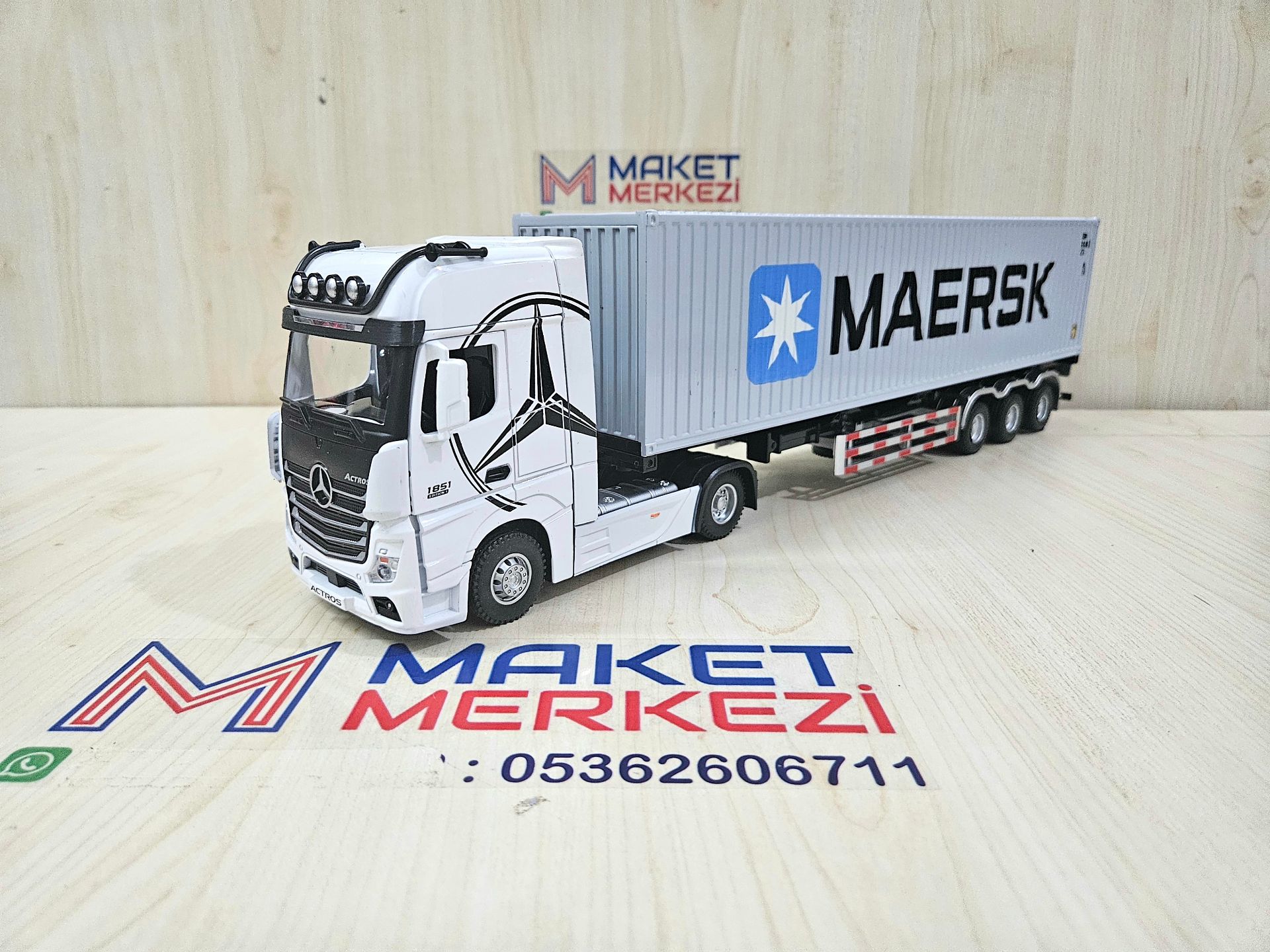 1/36 BEYAZ MERCEDES ACTROS 1851 MAERSK KONTEYNER DORSELİ TIR MAKETİ