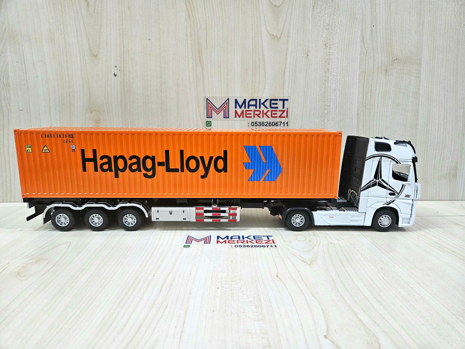 1/36 BEYAZ MERCEDES ACTROS 1851 HAPAG KONTEYNER DORSELİ TIR MAKETİ