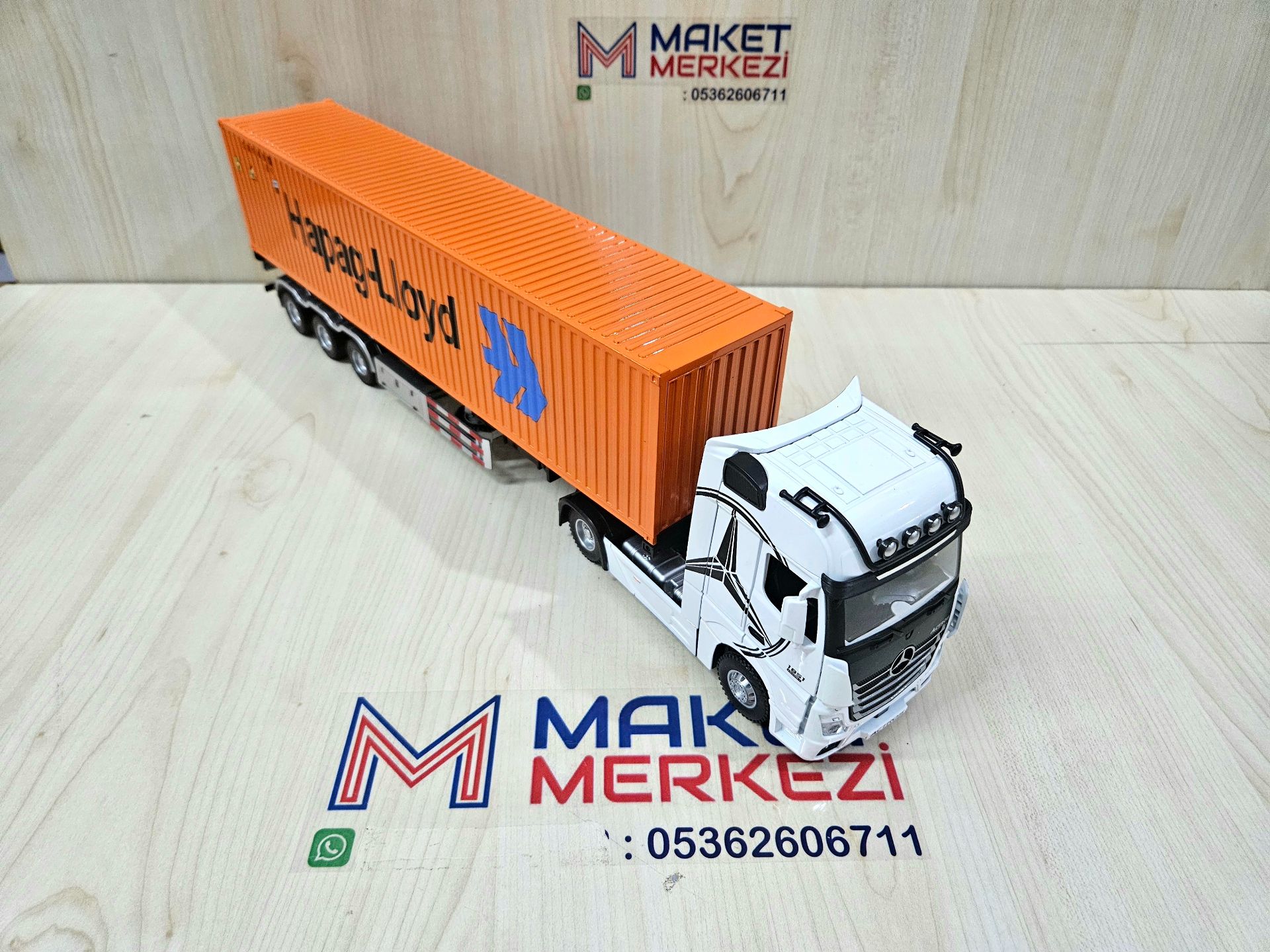 1/36 BEYAZ MERCEDES ACTROS 1851 HAPAG KONTEYNER DORSELİ TIR MAKETİ