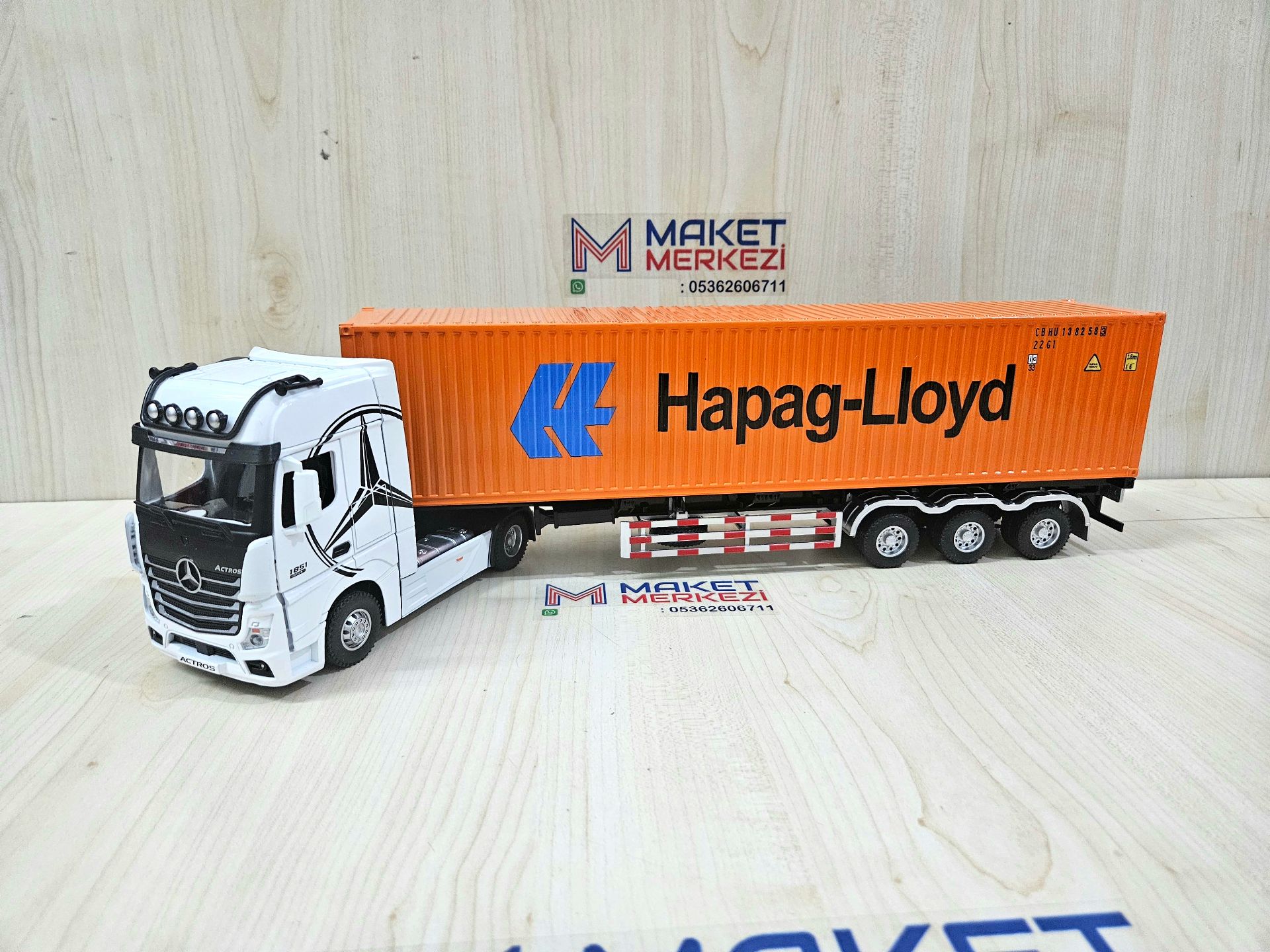 1/36 BEYAZ MERCEDES ACTROS 1851 HAPAG KONTEYNER DORSELİ TIR MAKETİ