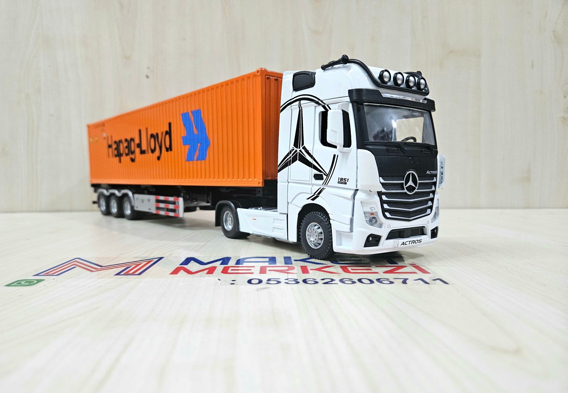 1/36 BEYAZ MERCEDES ACTROS 1851 HAPAG KONTEYNER DORSELİ TIR MAKETİ