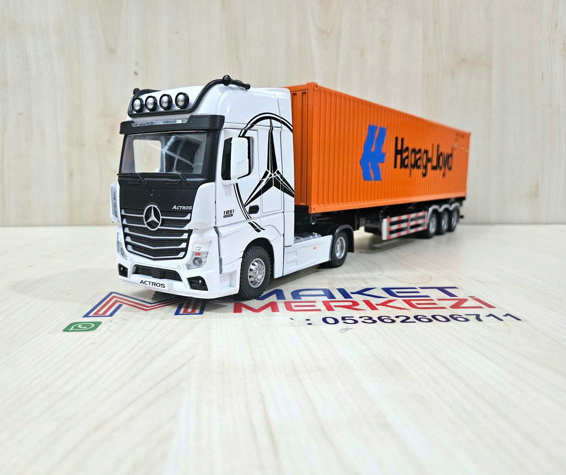 1/36 BEYAZ MERCEDES ACTROS 1851 HAPAG KONTEYNER DORSELİ TIR MAKETİ
