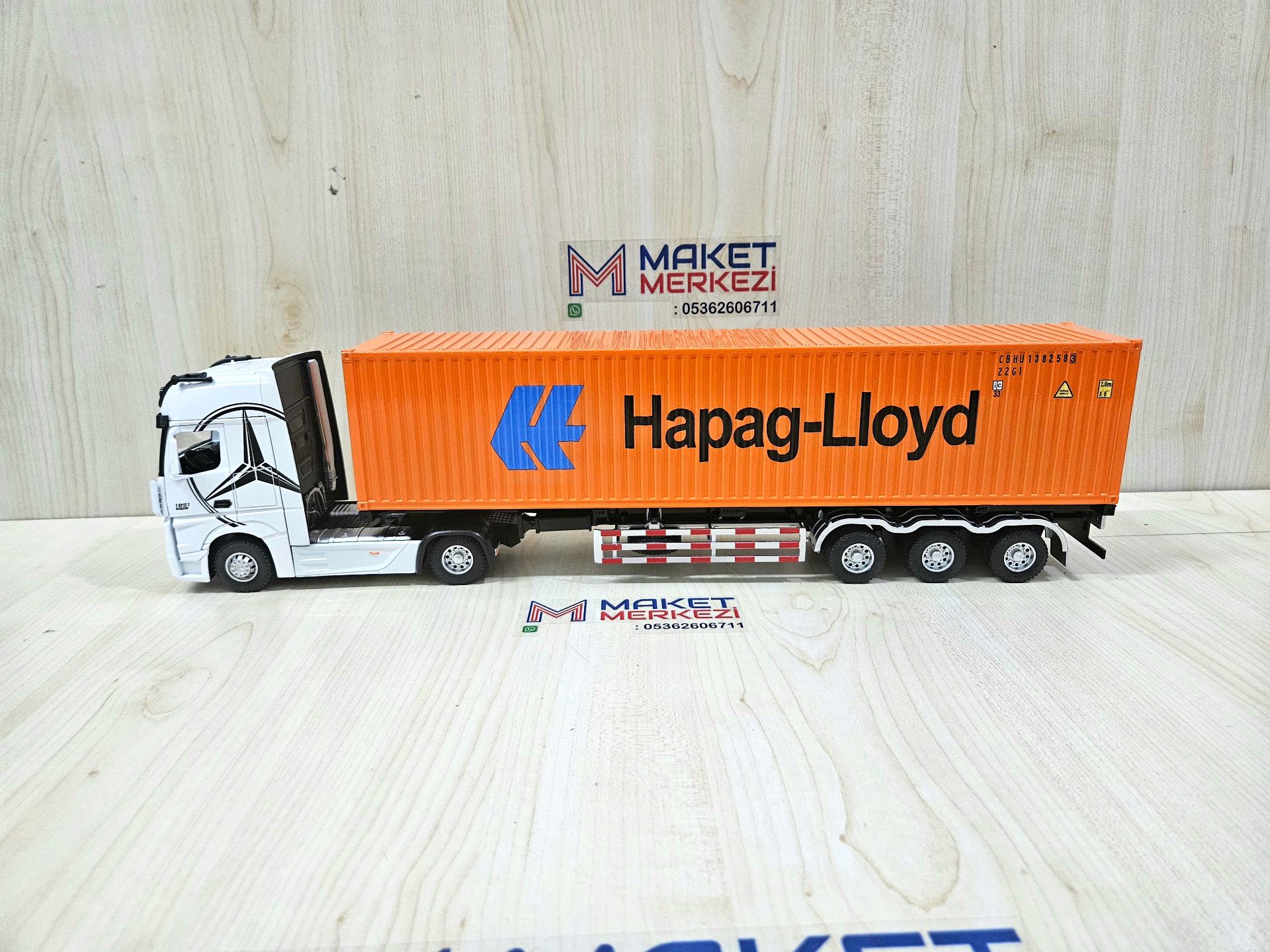 1/36 BEYAZ MERCEDES ACTROS 1851 HAPAG KONTEYNER DORSELİ TIR MAKETİ