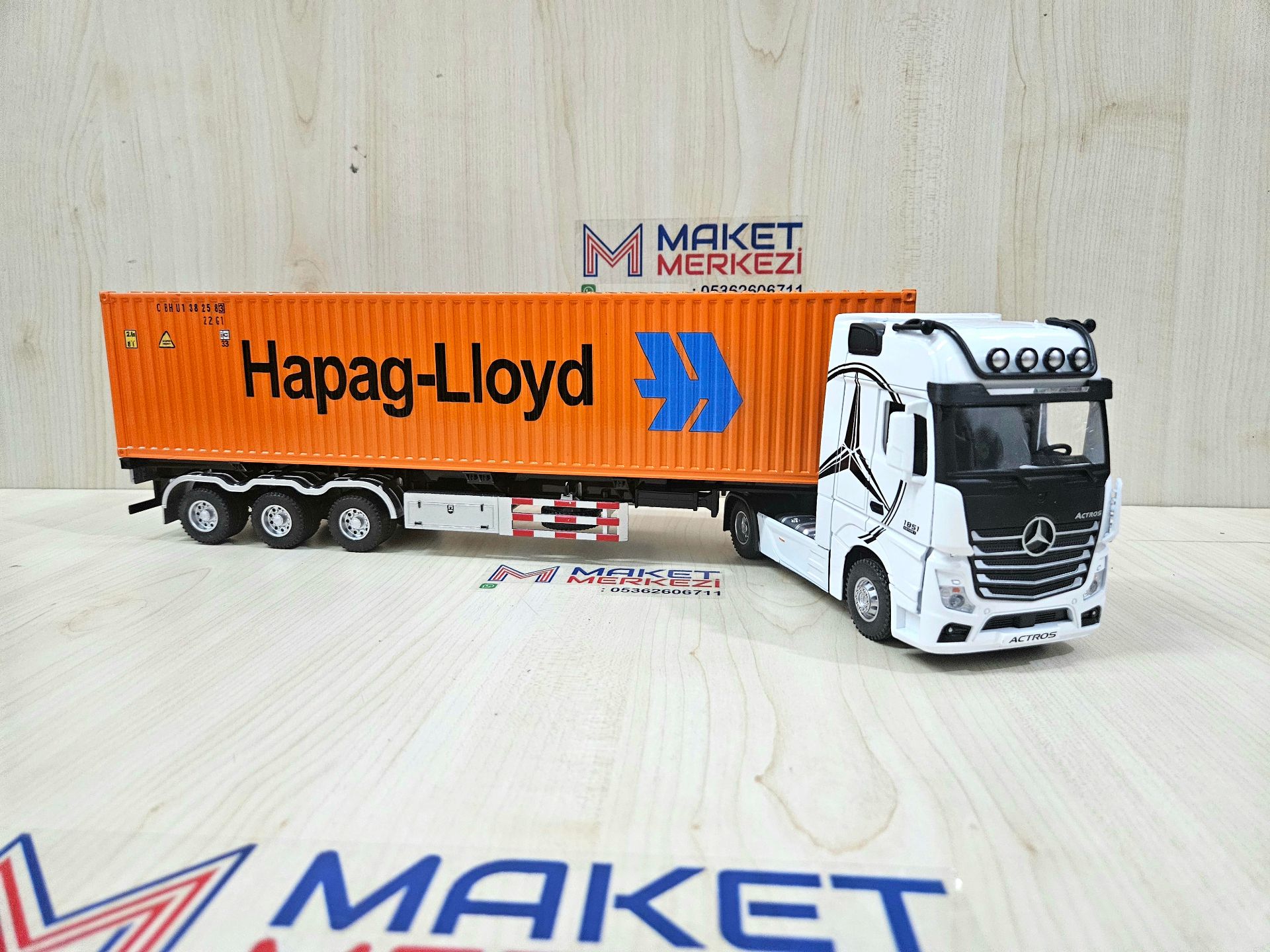 1/36 BEYAZ MERCEDES ACTROS 1851 HAPAG KONTEYNER DORSELİ TIR MAKETİ