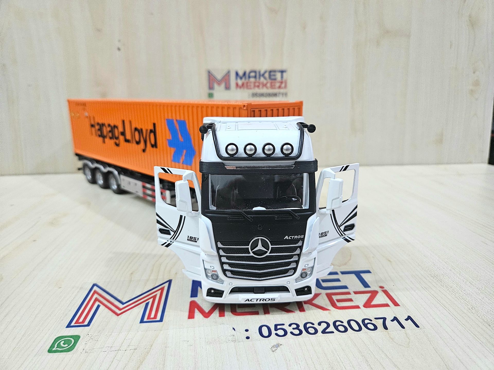 1/36 BEYAZ MERCEDES ACTROS 1851 HAPAG KONTEYNER DORSELİ TIR MAKETİ