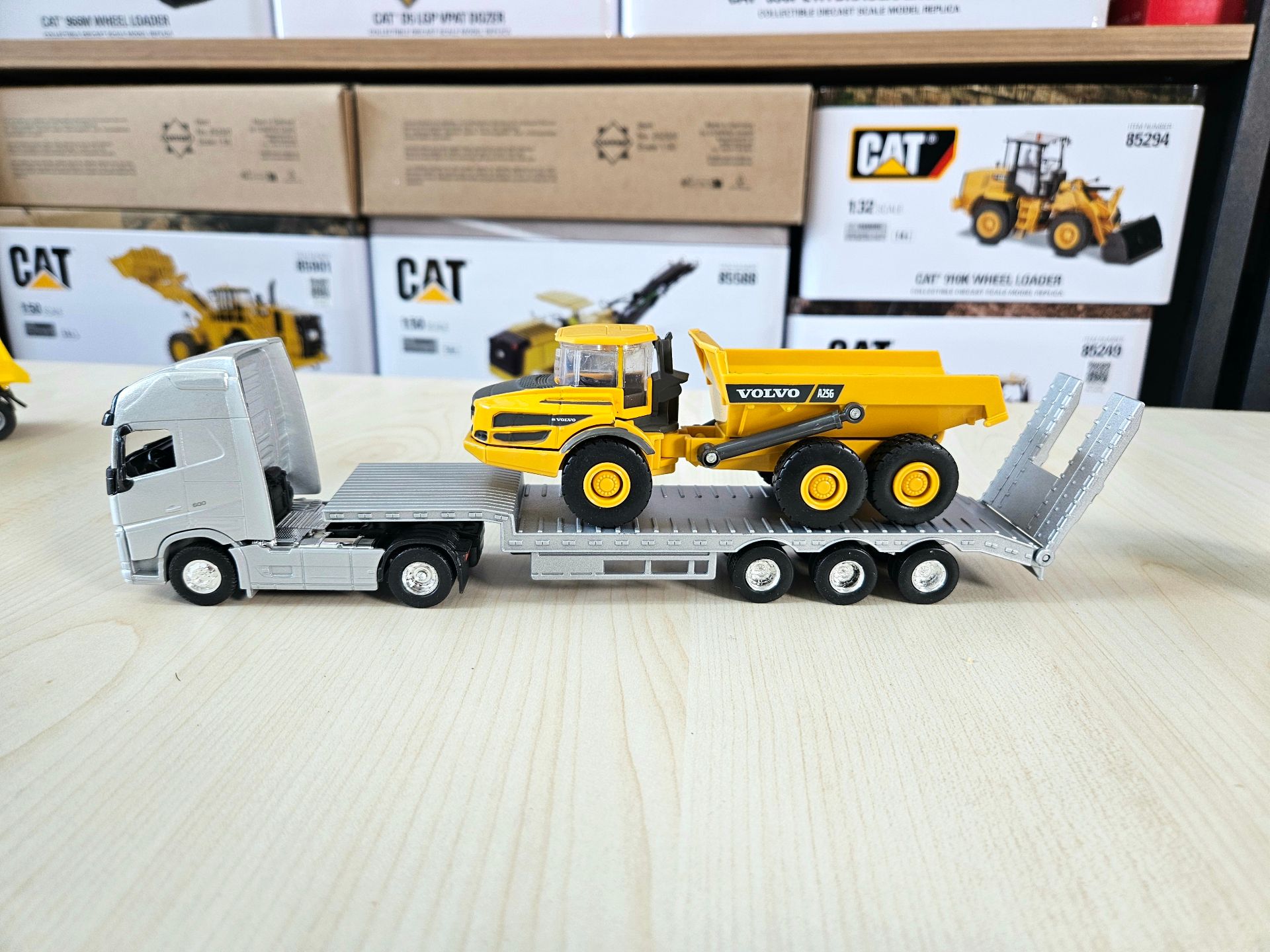1/64 VOLVO A25G BELDEN KIRMA MADEN KAMYONU