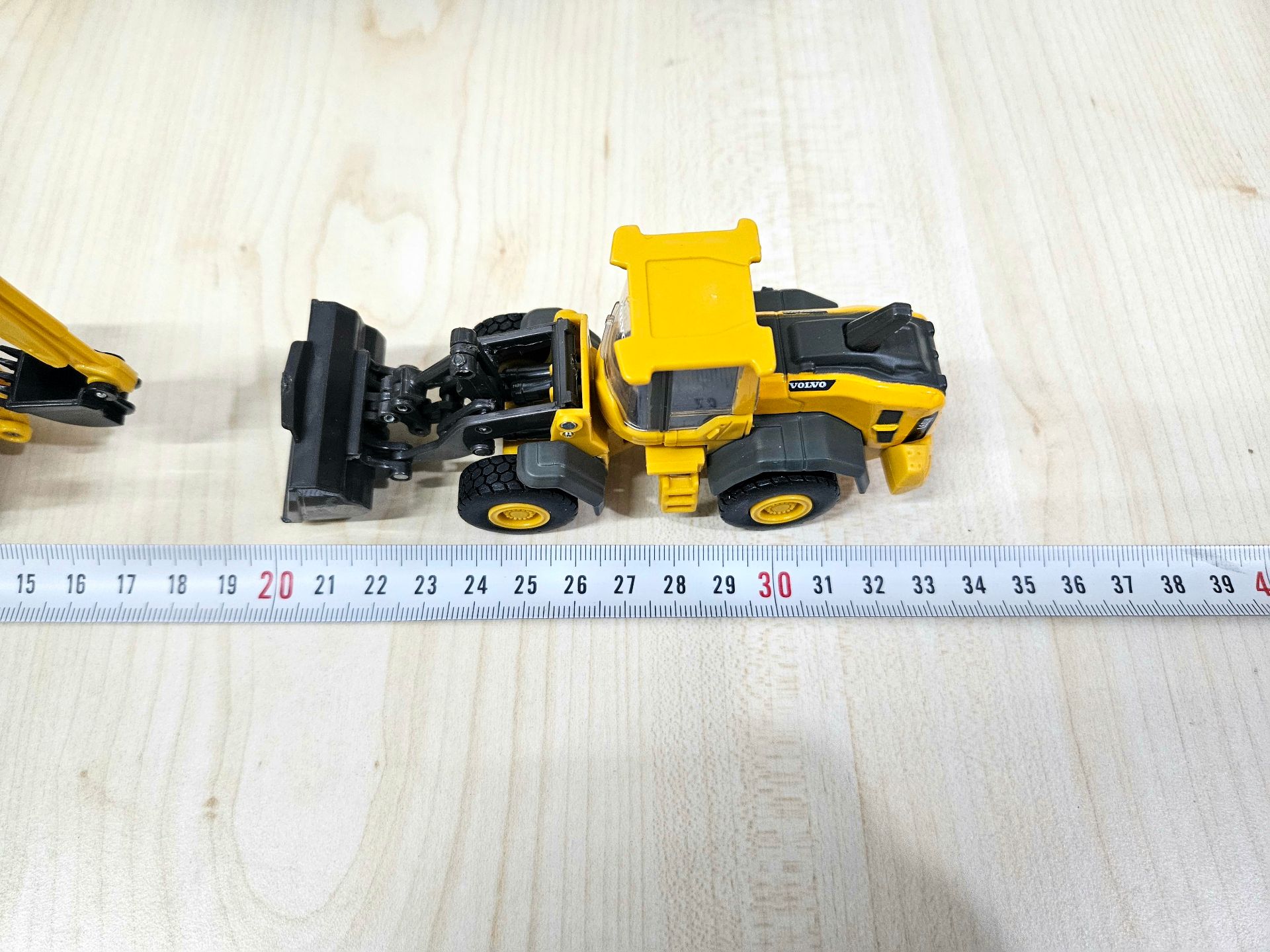 1/64 VOLVO L60H LODER YÜKLEYİCİ MAKETİ