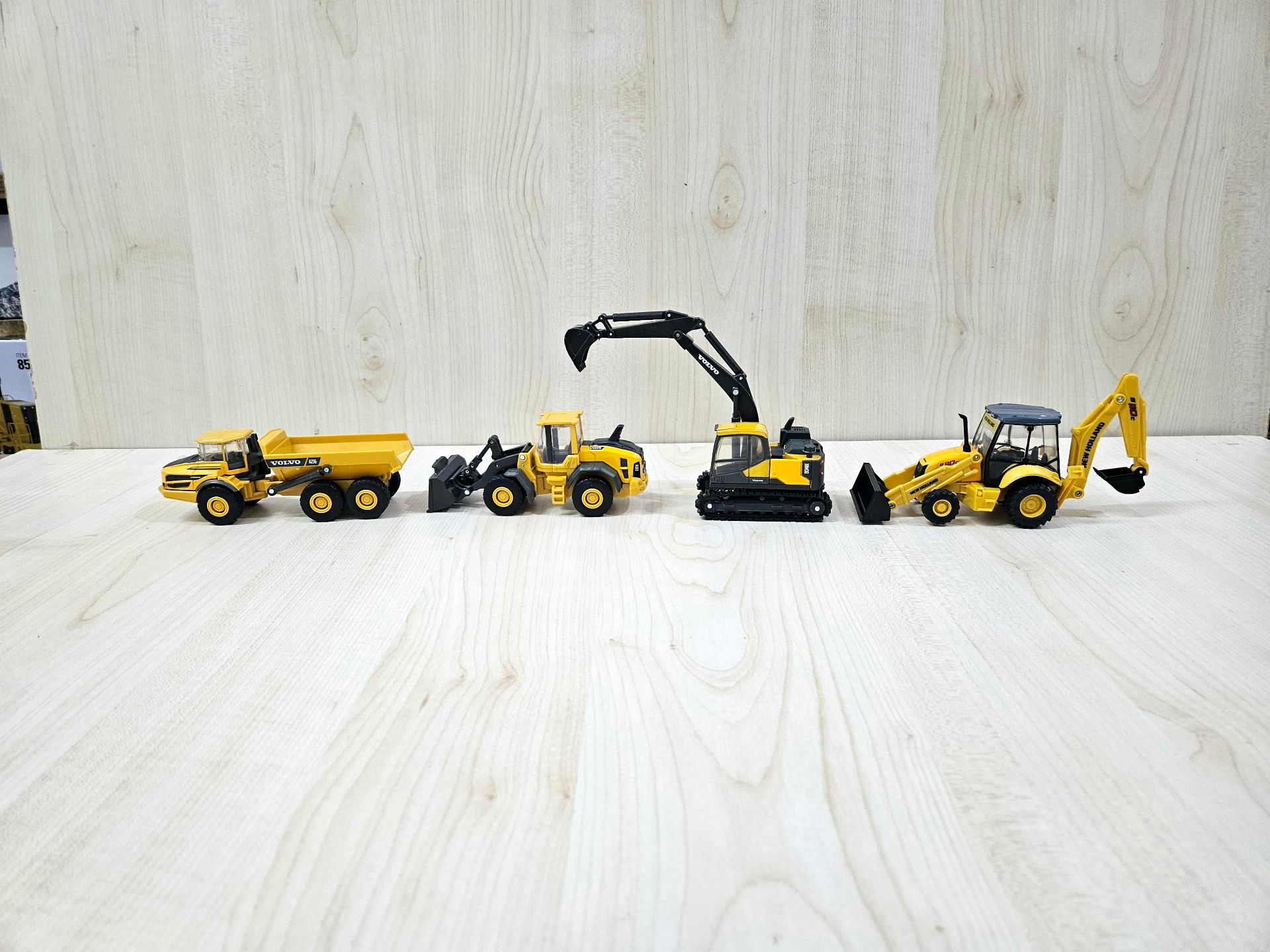 1/64 VOLVO L60H LODER YÜKLEYİCİ MAKETİ