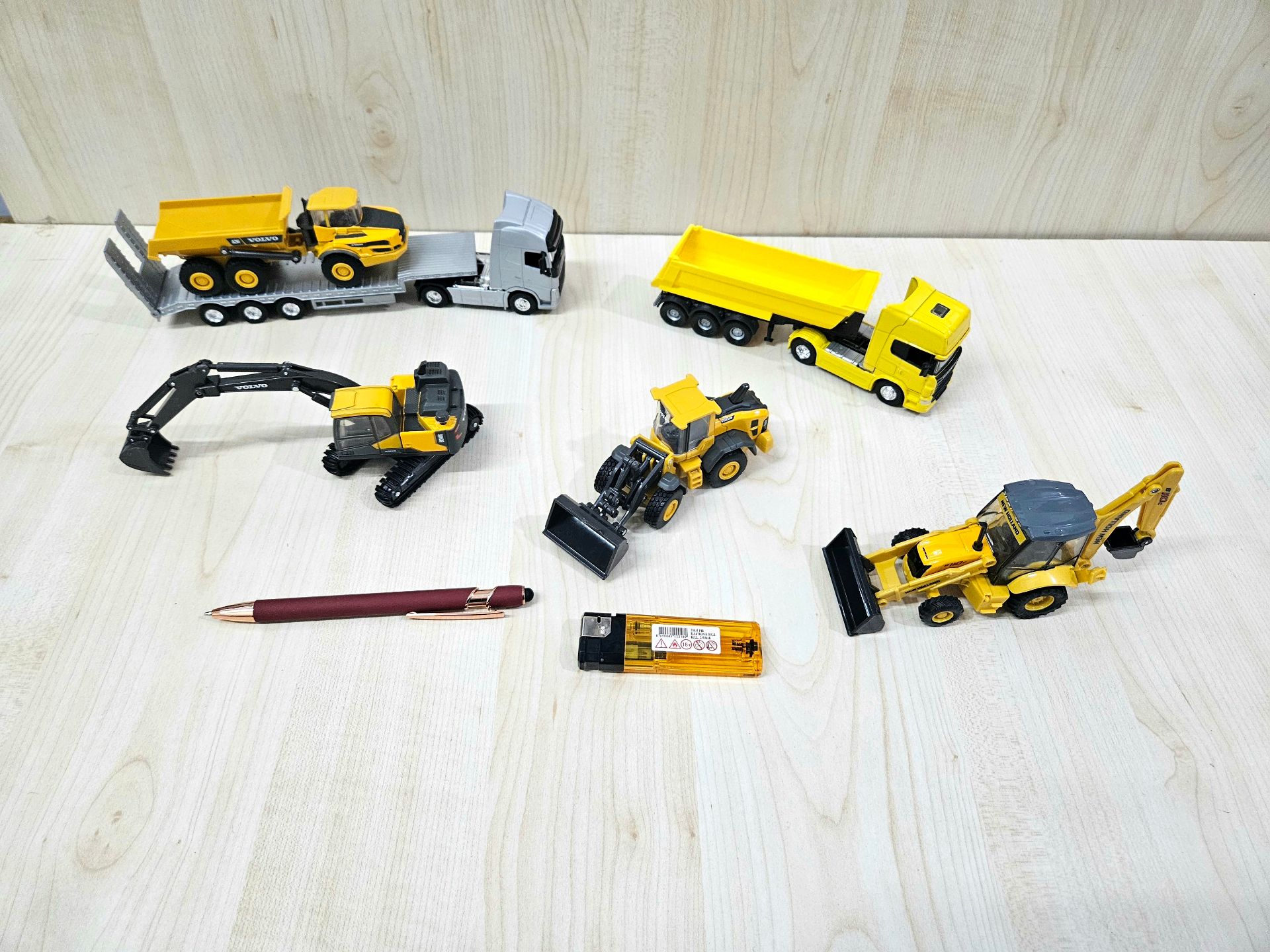 1/64 VOLVO EC140E EKSKAVATÖR MAKETİ