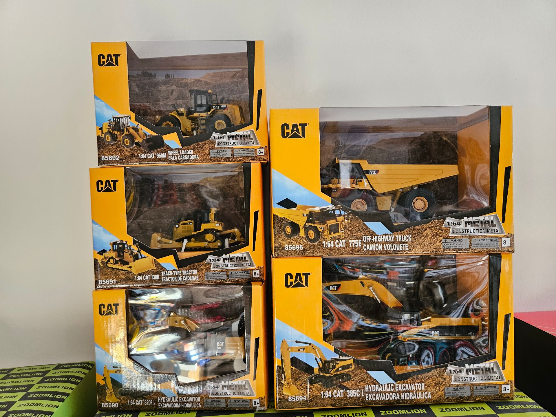 1/64 CAT 775E MADEN KAMYONU MAKETİ DM85696