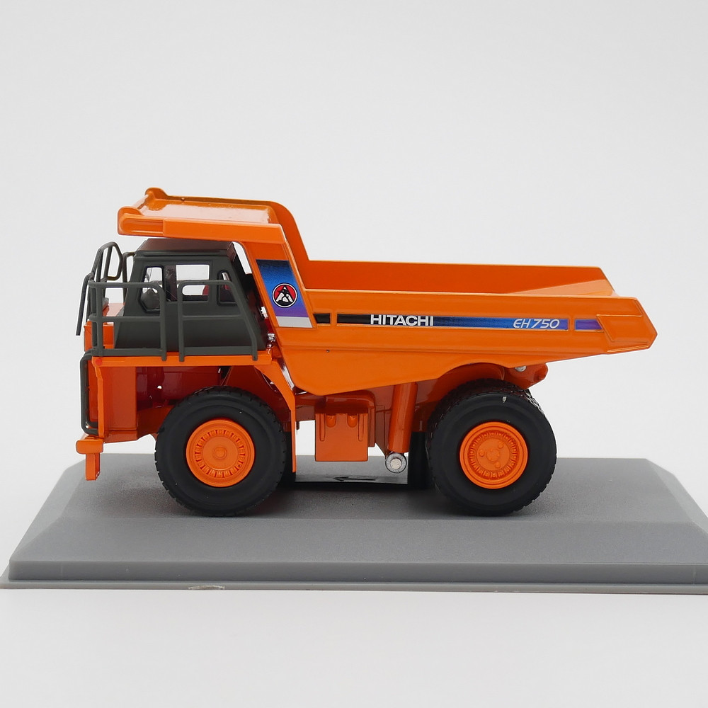 1/72 HITACHI EH750 MADEN KAMYONU MAKETİ
