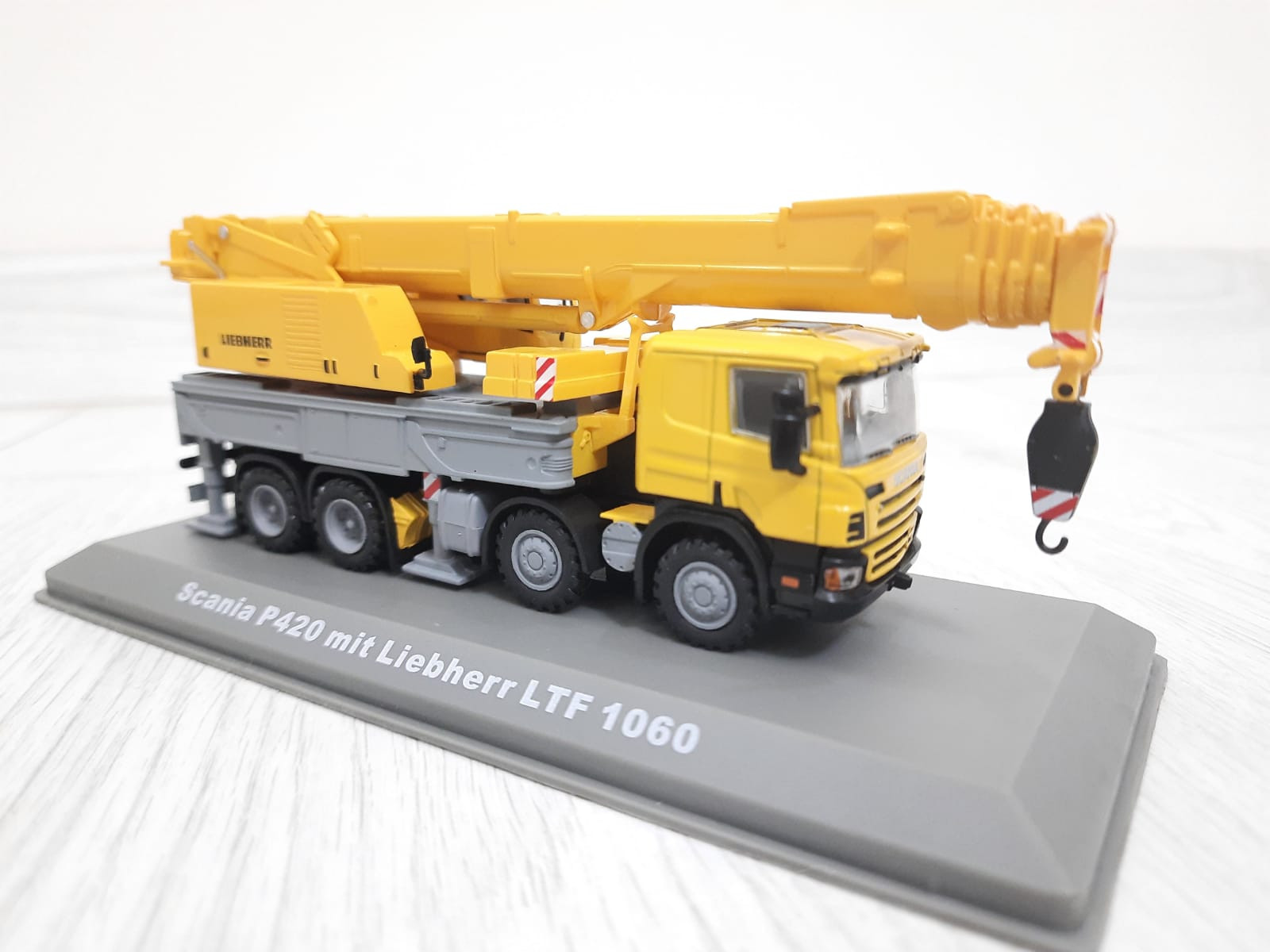 1/72 SCANIA P420 LIEBHERR LTF1060 VİNÇ MAKETİ