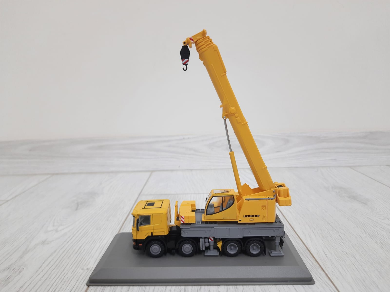 1/72 SCANIA P420 LIEBHERR LTF1060 VİNÇ MAKETİ