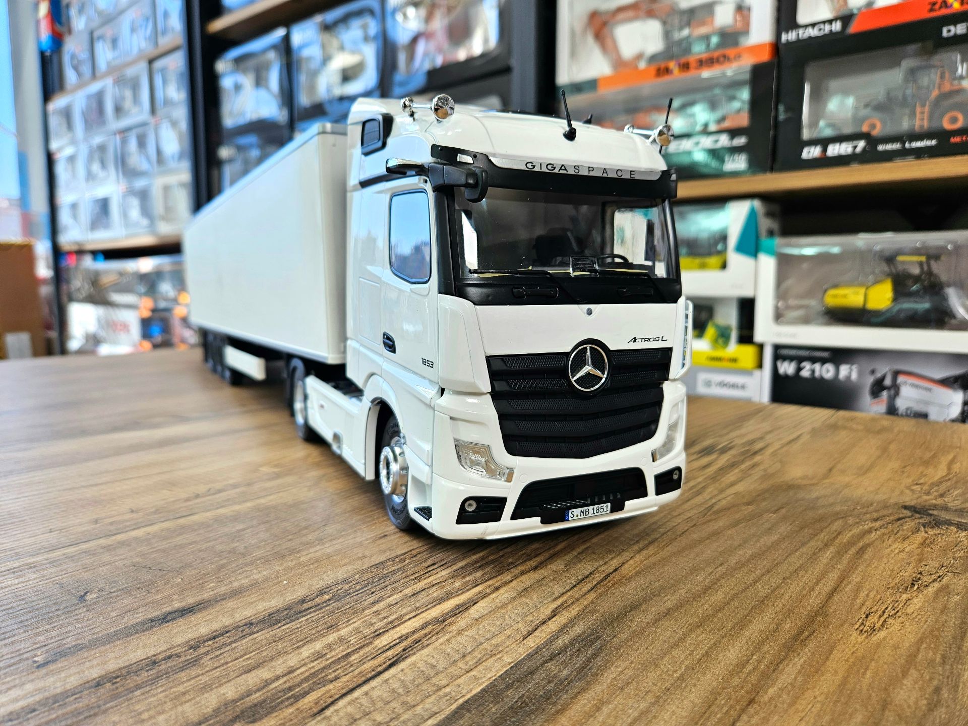 1/24 BEYAZ MERCEDES ACTROS MP5 1853 FRIGO DORSELİ TIR MAKETİ