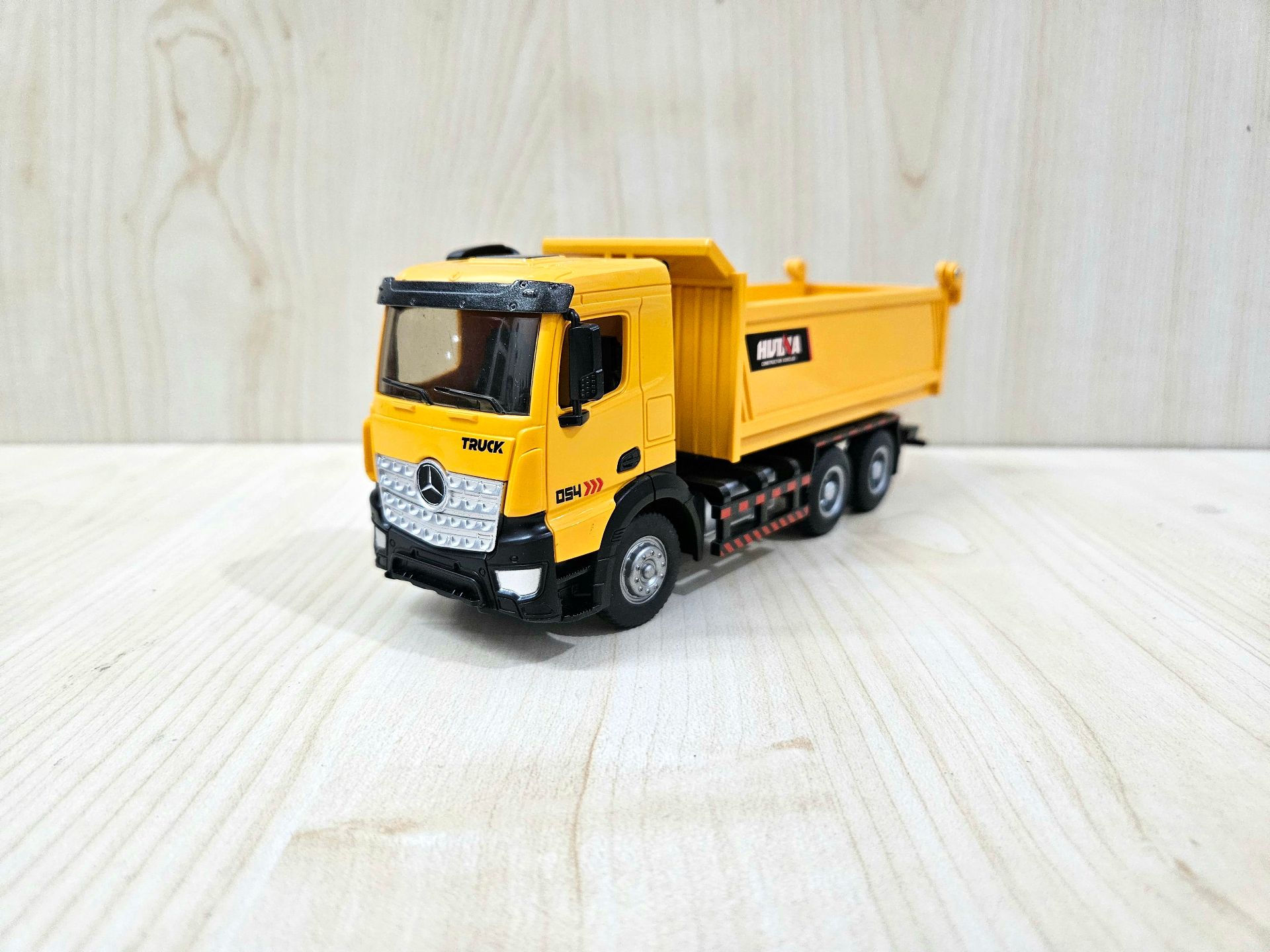 1/50 MERCEDES AROCS damperli kamyon MAKETİ HUİNA