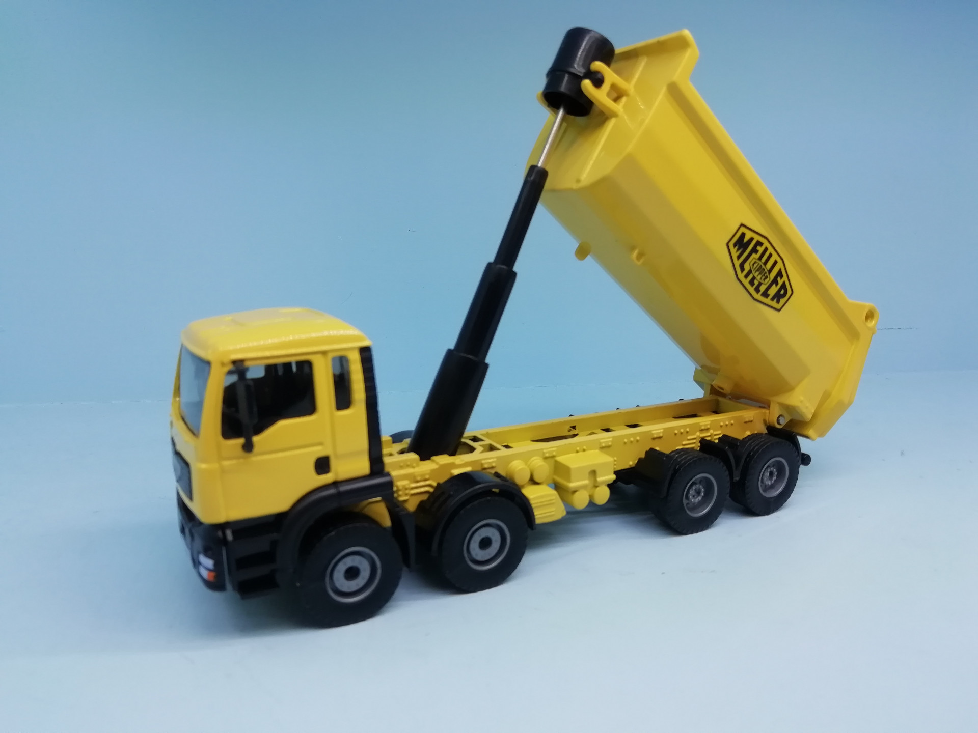 1/50 KAIDIWEI MAN TGS 8X4 DAMPERLİ KAMYON MAKETİ * sarı