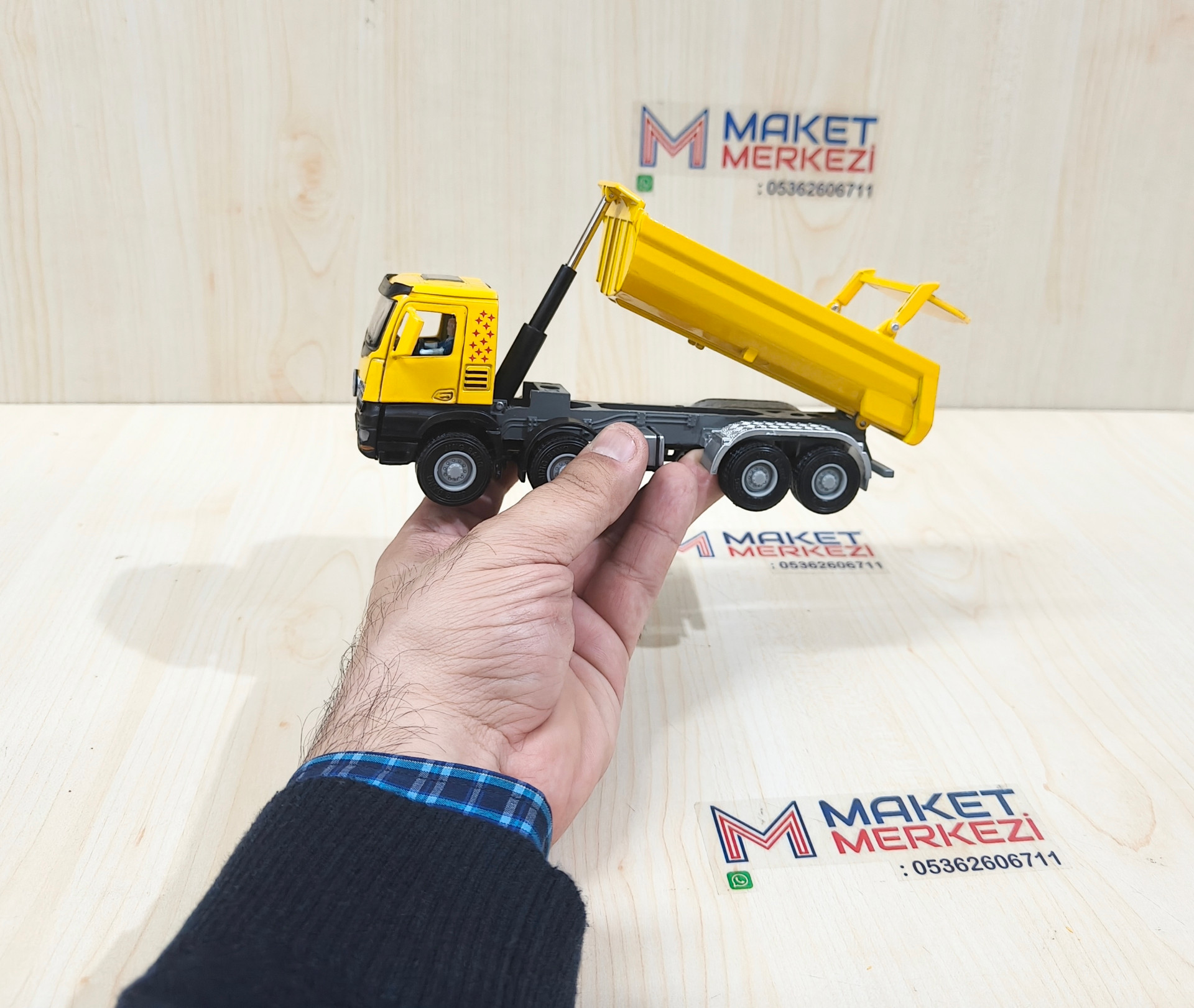 1/50 MERCEDES AROCS 8X4 DAMPERLİ KAMYON MAKETİ JINGBANG