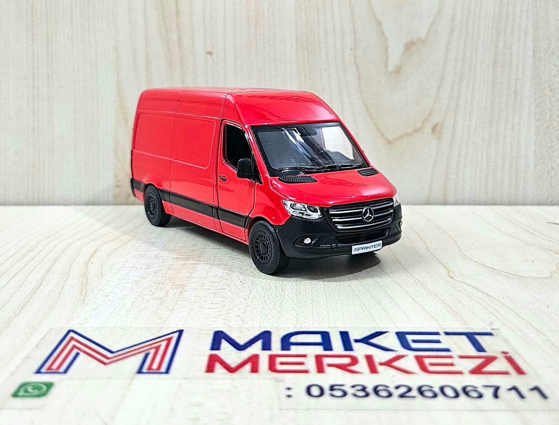 1/43 MERCEDES SPRINTER PANELVAN MAKETİ KIRMIZI