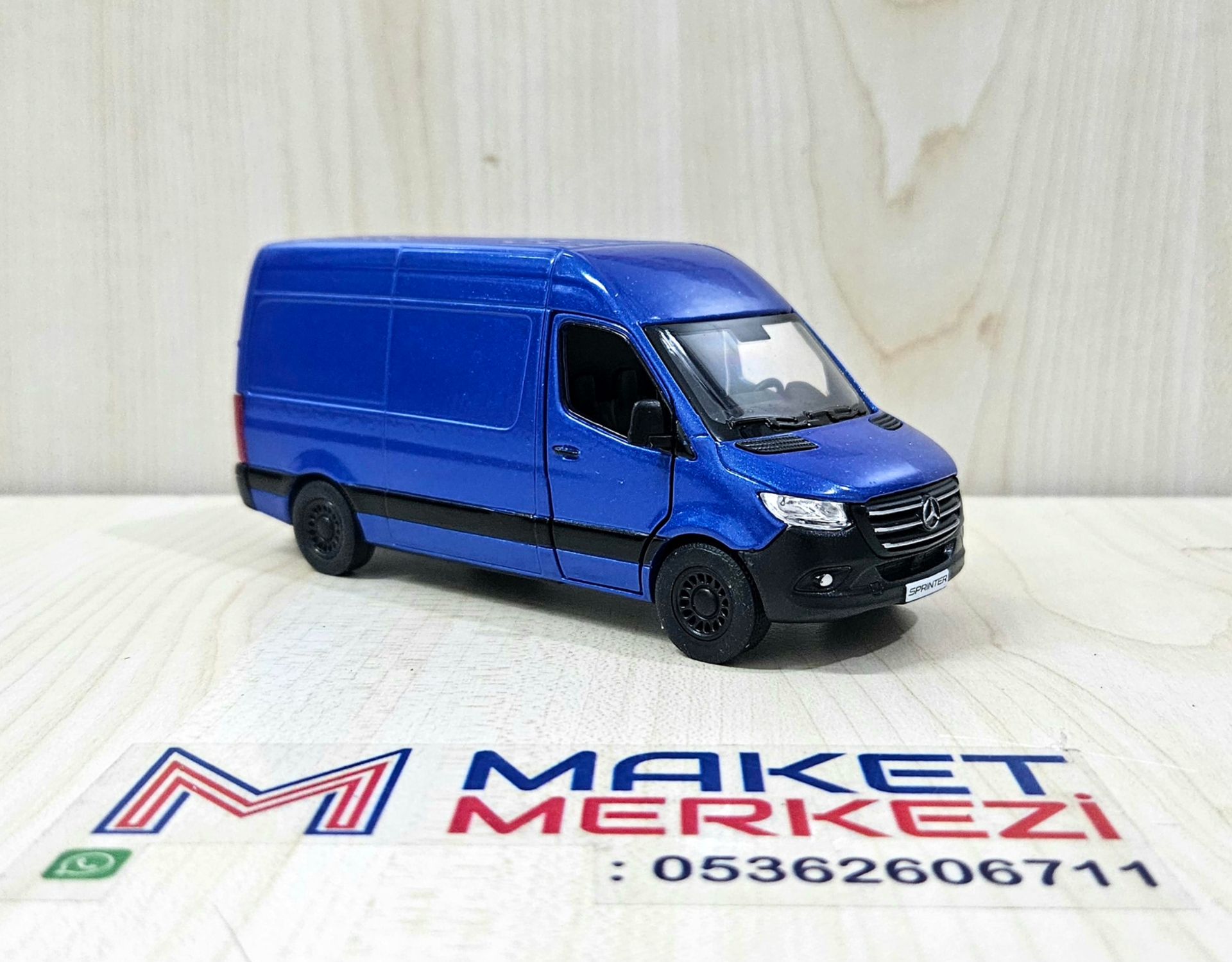 1/43 MERCEDES SPRINTER PANELVAN MAKETİ MAVİ