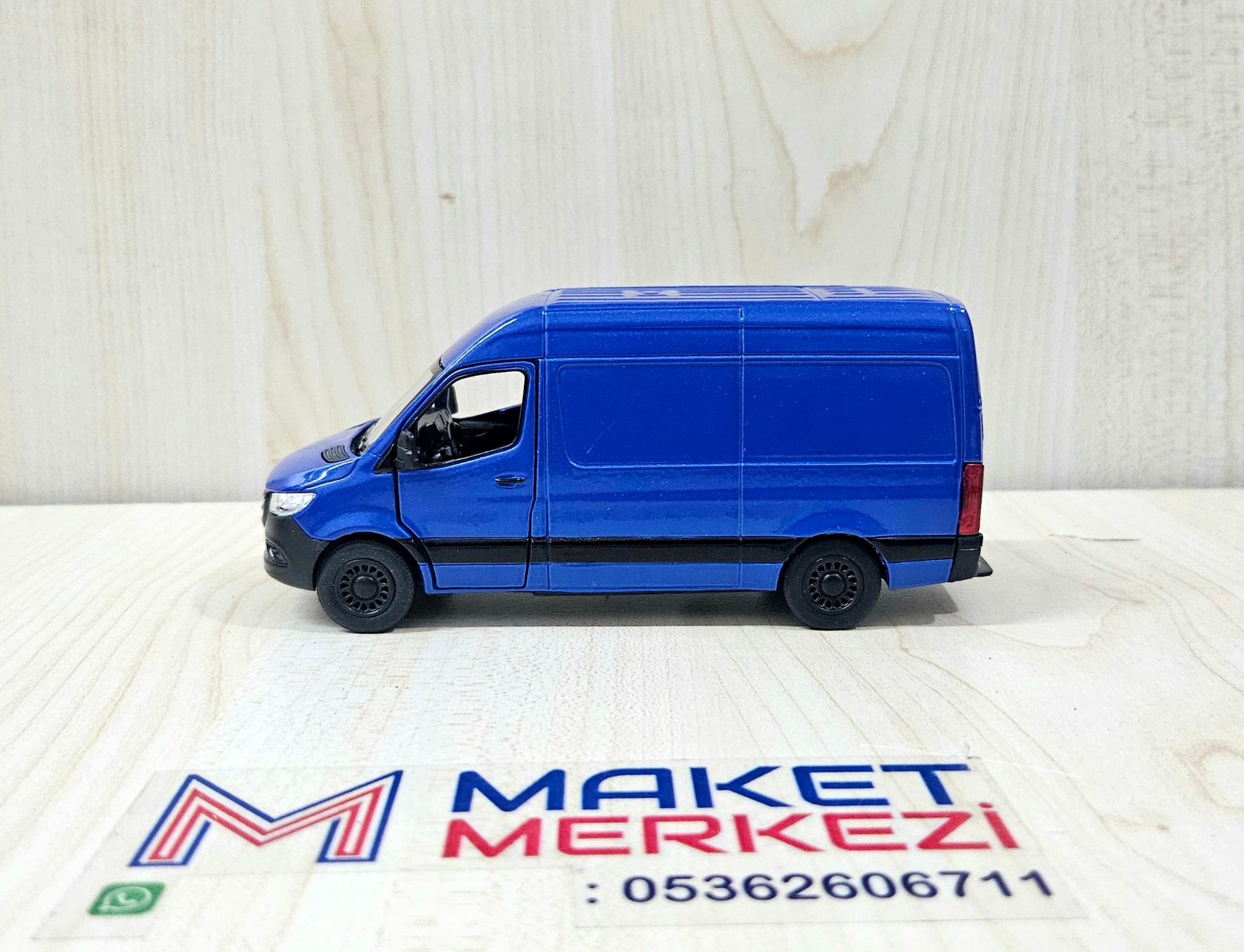 1/43 MERCEDES SPRINTER PANELVAN MAKETİ MAVİ