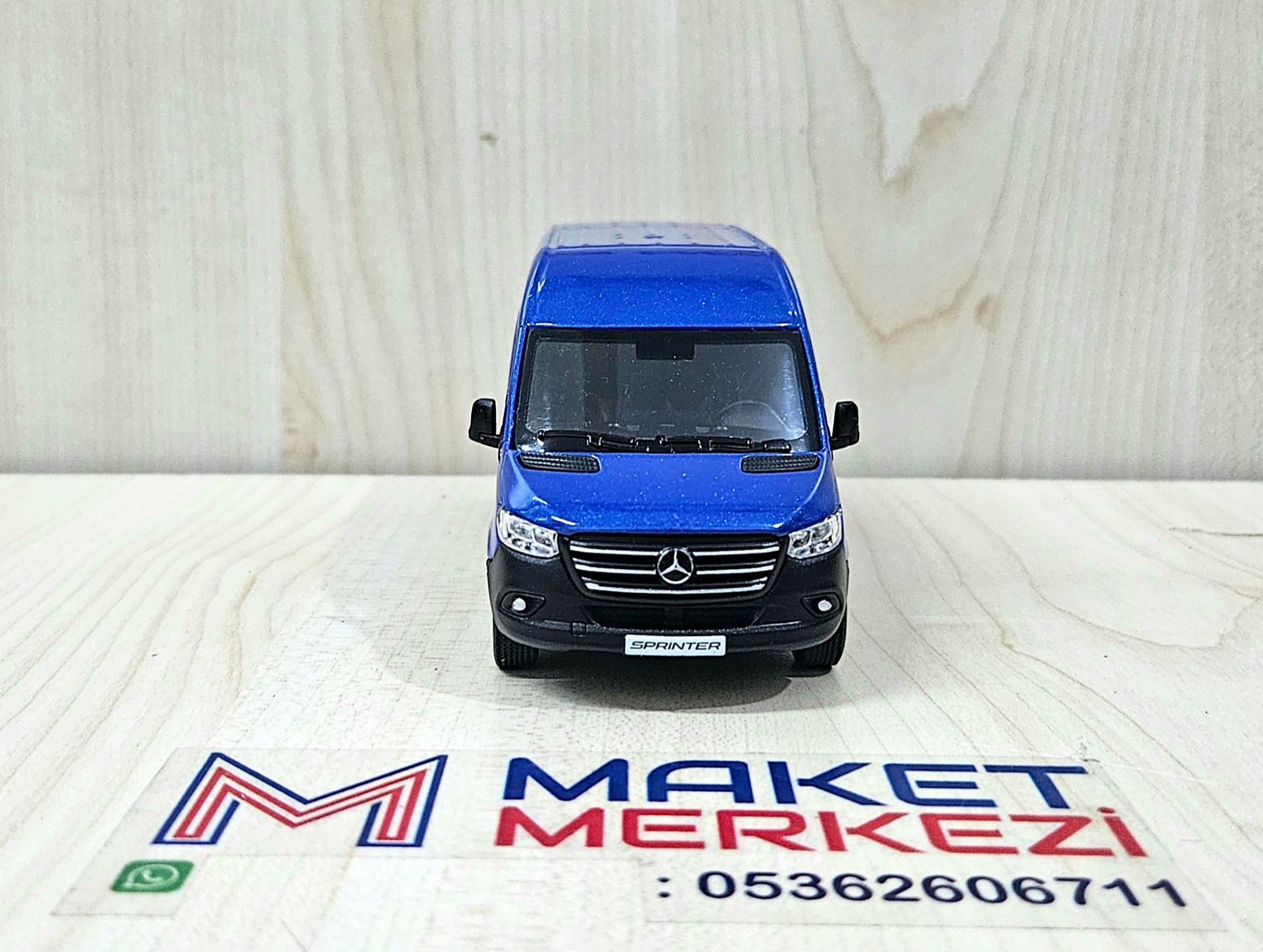 1/43 MERCEDES SPRINTER PANELVAN MAKETİ MAVİ