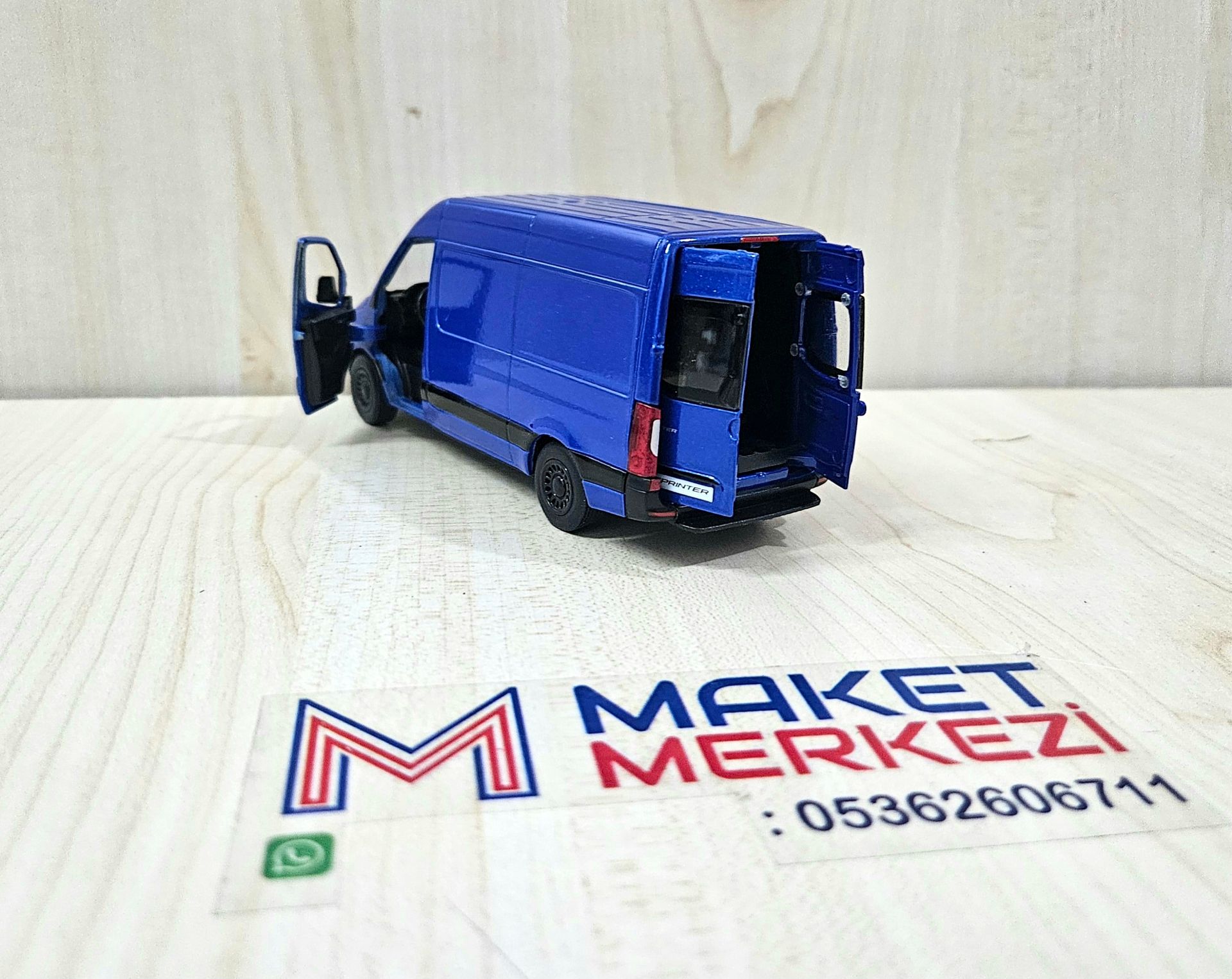 1/43 MERCEDES SPRINTER PANELVAN MAKETİ MAVİ
