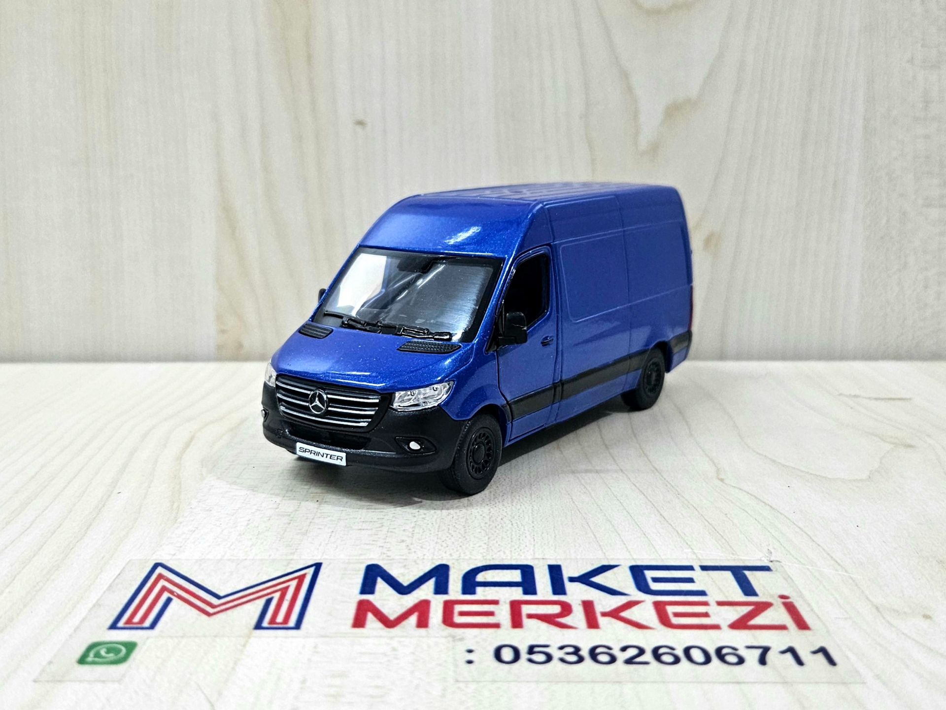 1/43 MERCEDES SPRINTER PANELVAN MAKETİ MAVİ