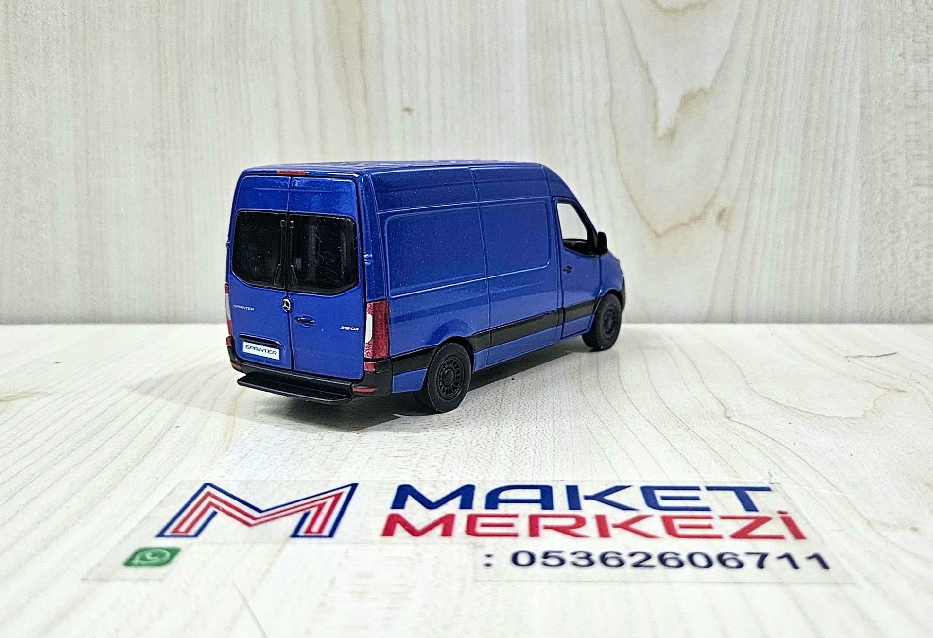 1/43 MERCEDES SPRINTER PANELVAN MAKETİ MAVİ