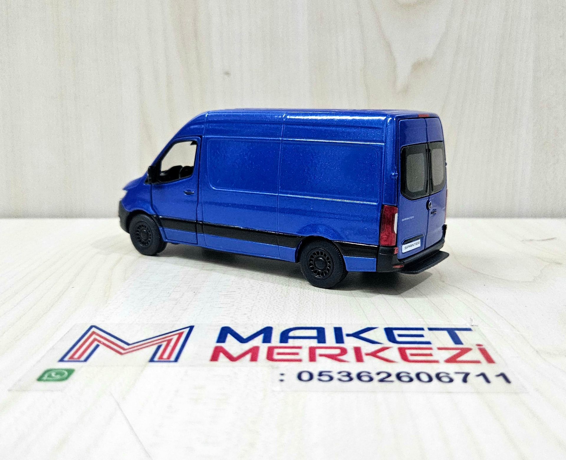 1/43 MERCEDES SPRINTER PANELVAN MAKETİ MAVİ