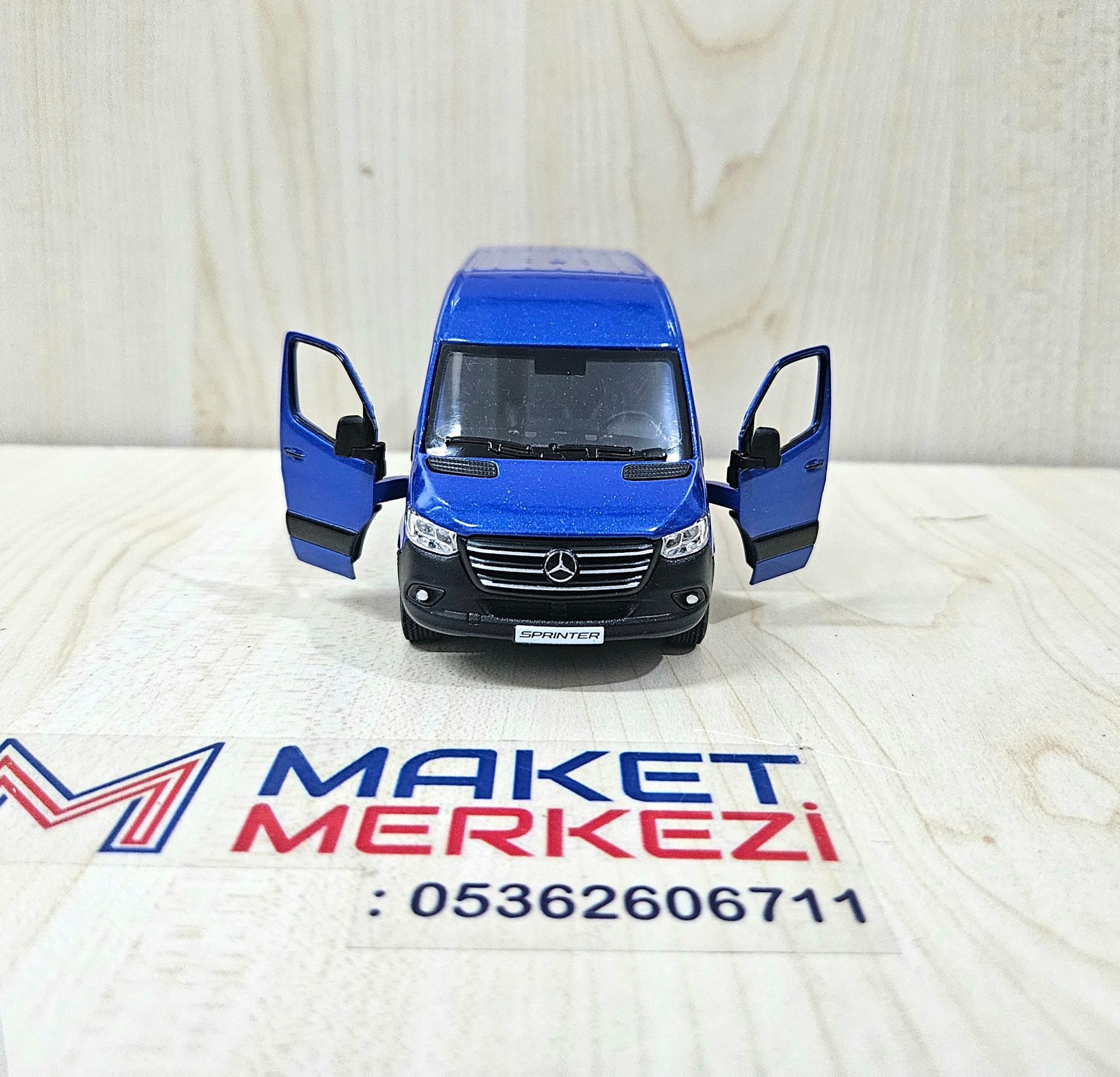 1/43 MERCEDES SPRINTER PANELVAN MAKETİ MAVİ