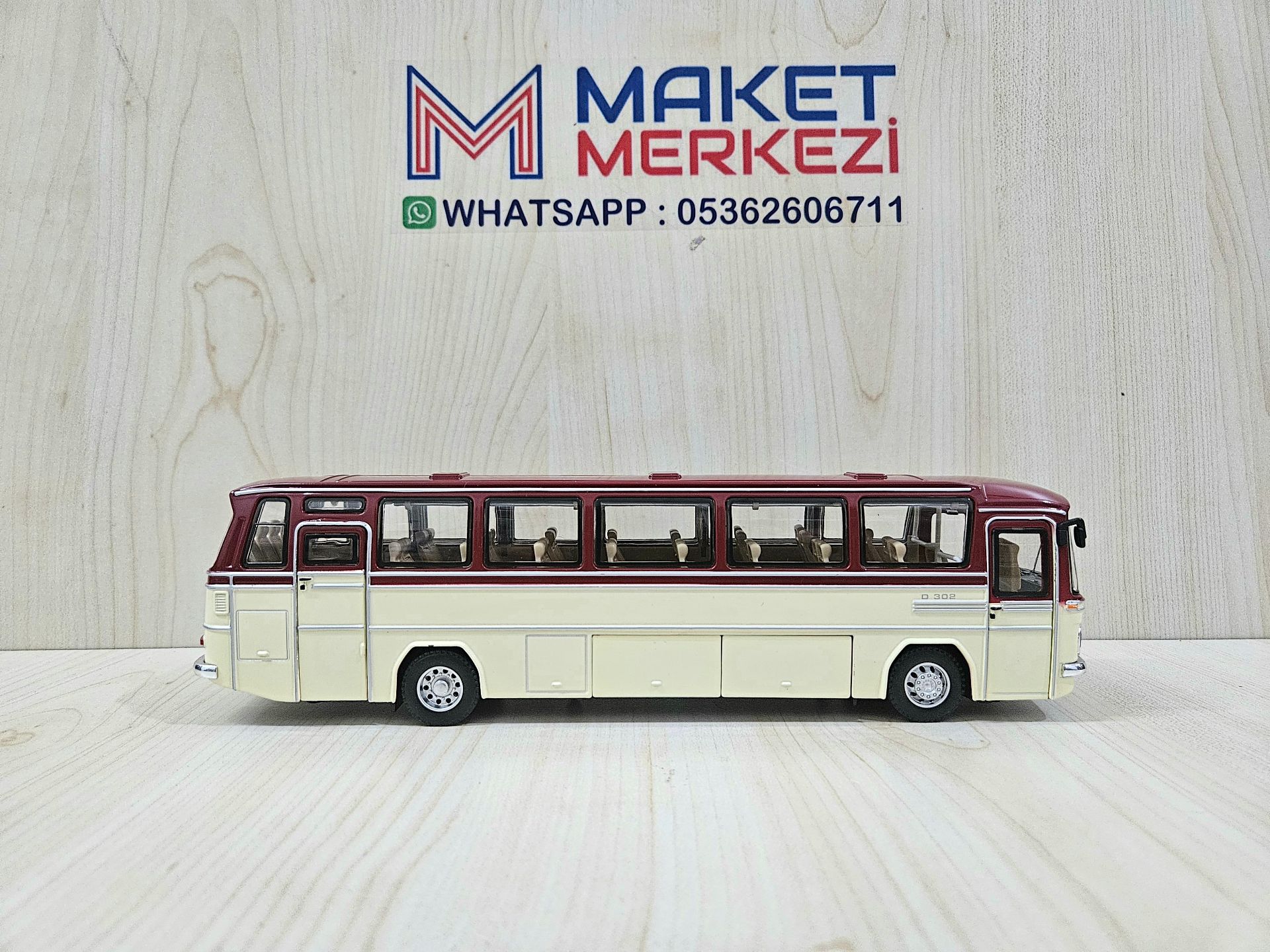 1/43 MERCEDES BENZ O302 OTOBÜS MAKETİ BORDO