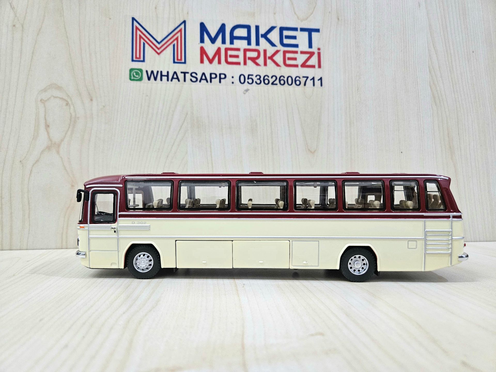 1/43 MERCEDES BENZ O302 OTOBÜS MAKETİ BORDO