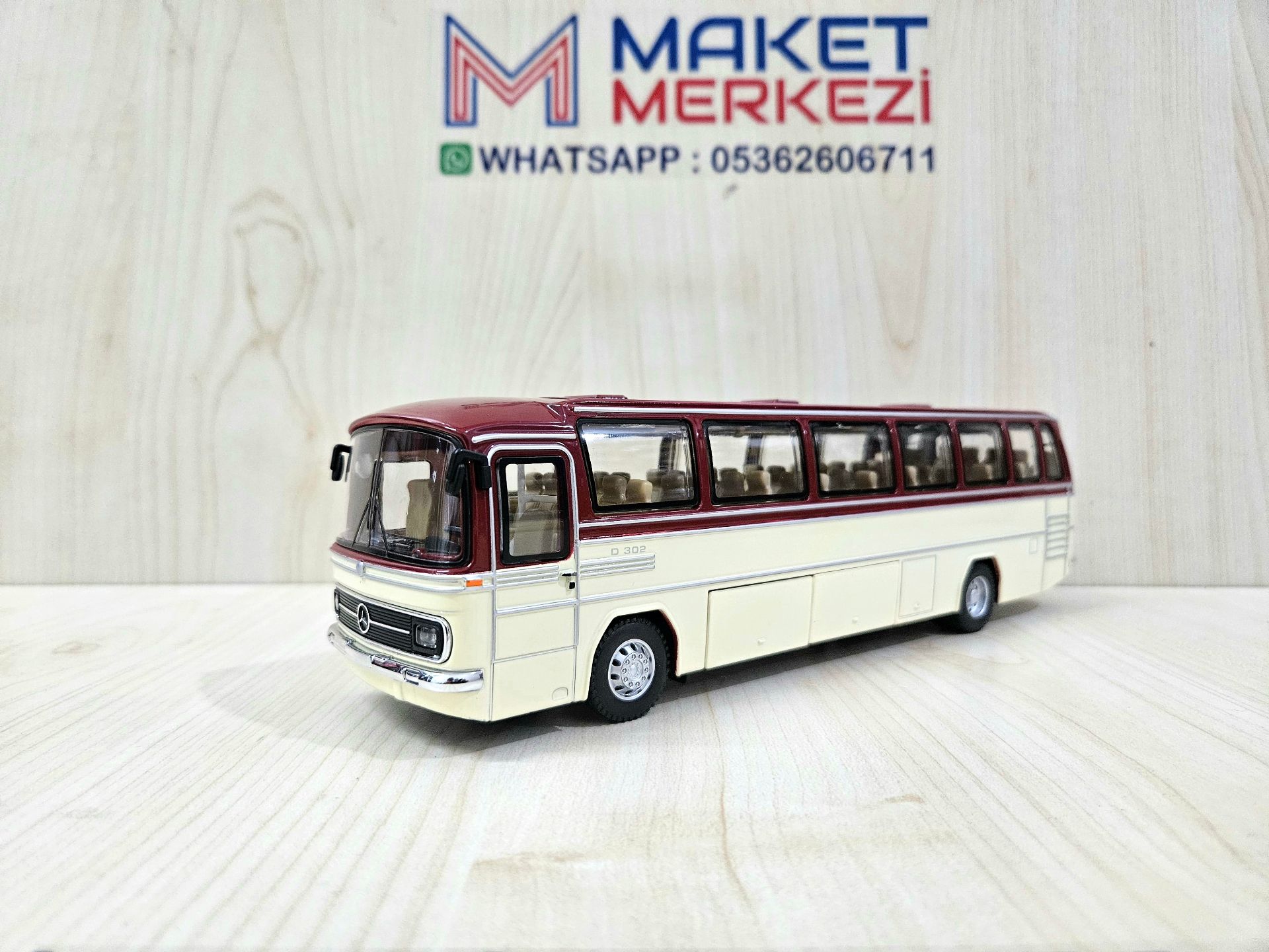 1/43 MERCEDES BENZ O302 OTOBÜS MAKETİ BORDO