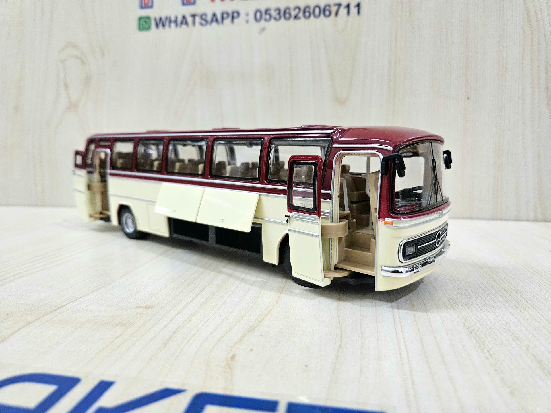 1/43 MERCEDES BENZ O302 OTOBÜS MAKETİ BORDO