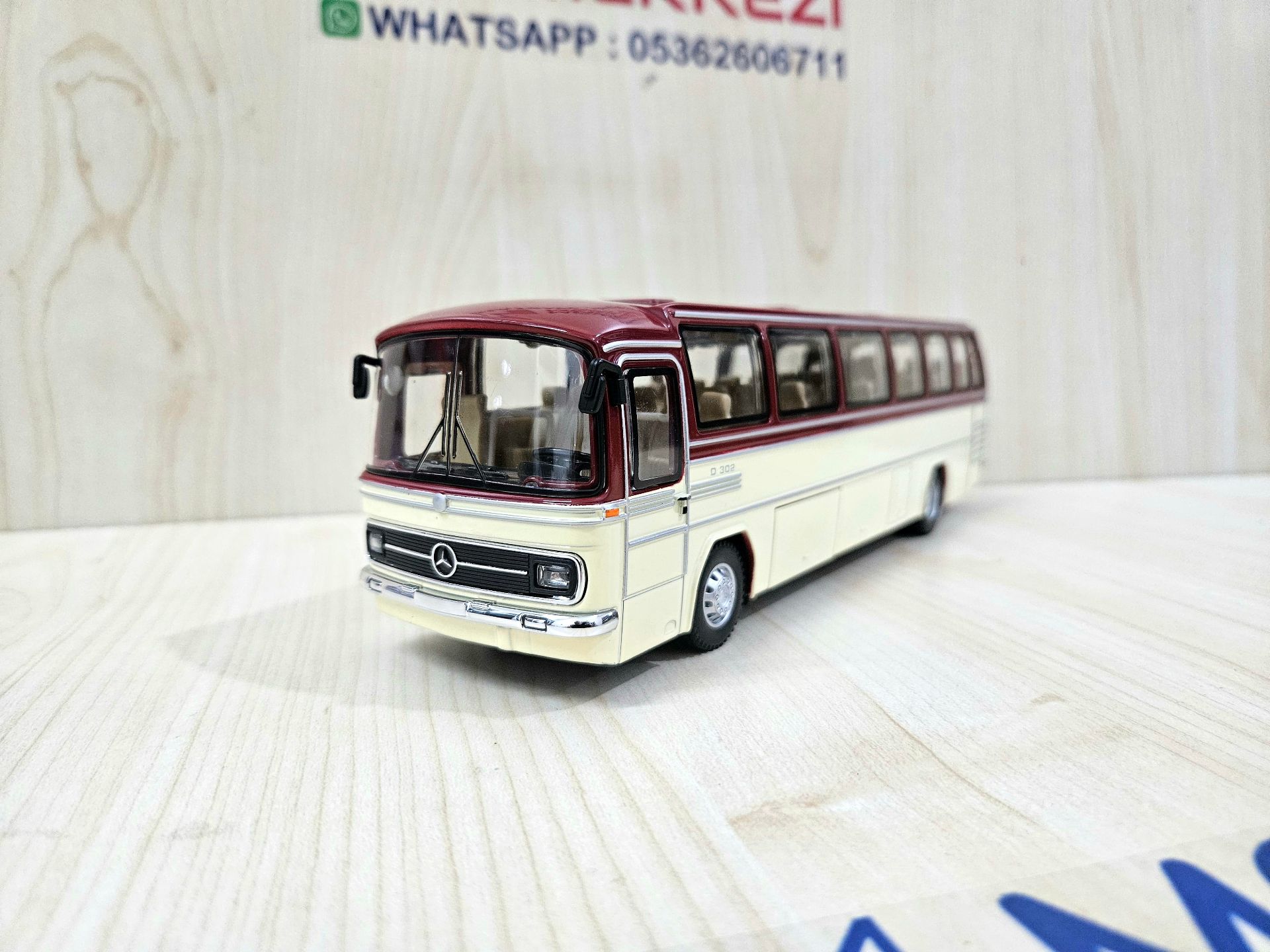 1/43 MERCEDES BENZ O302 OTOBÜS MAKETİ BORDO