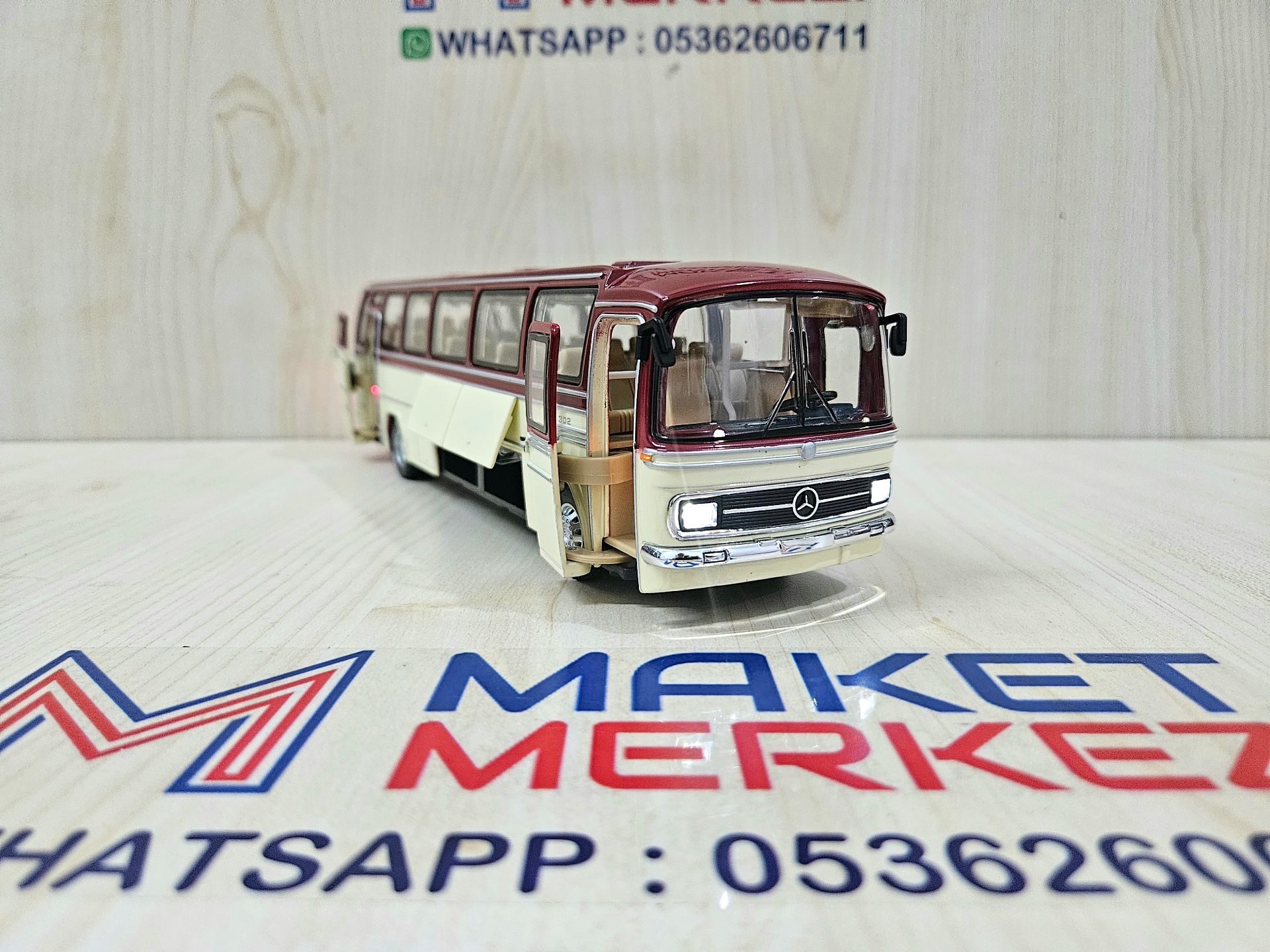 1/43 MERCEDES BENZ O302 OTOBÜS MAKETİ BORDO